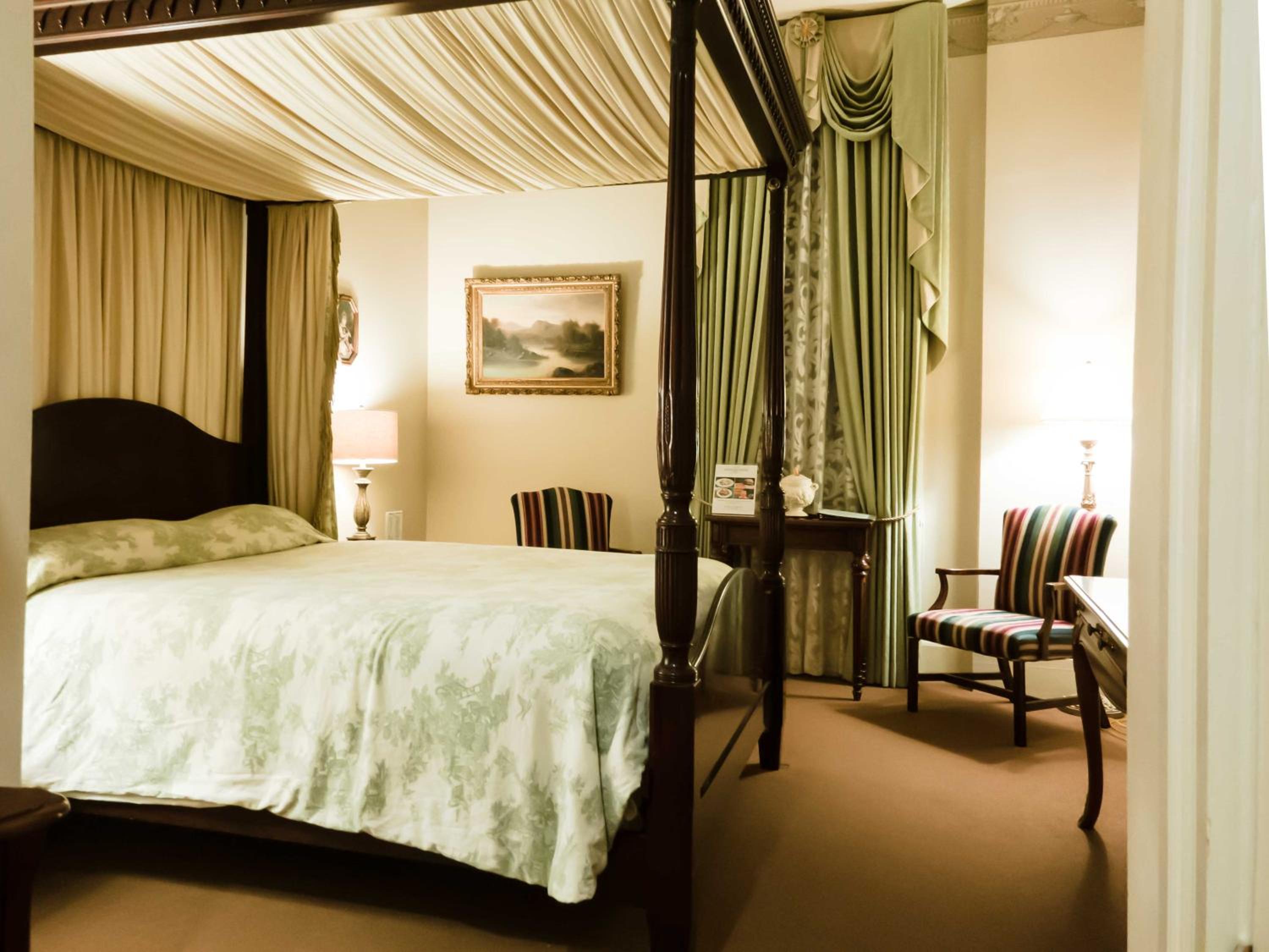 Queen Room - Rosalie Beekman Room