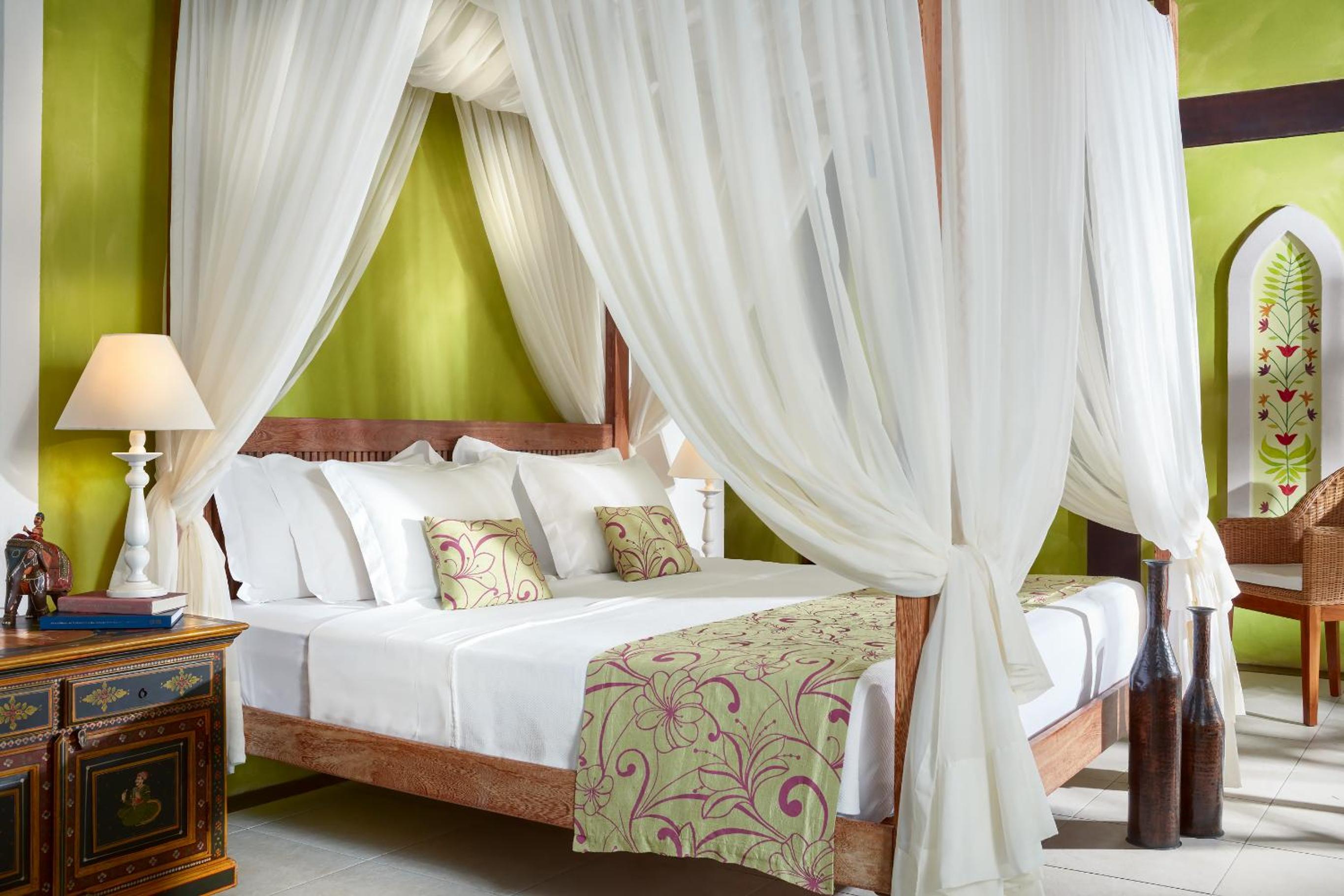 Premium bungalow with sea view and pool