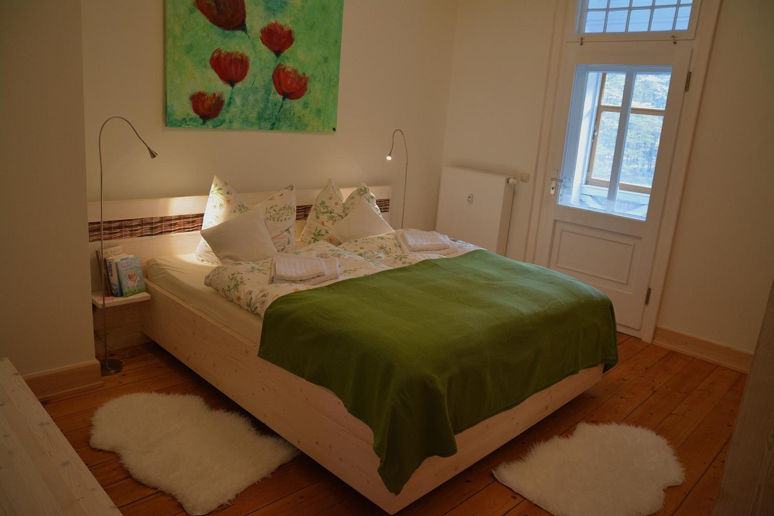 One-Bedroom Apartment photo 1