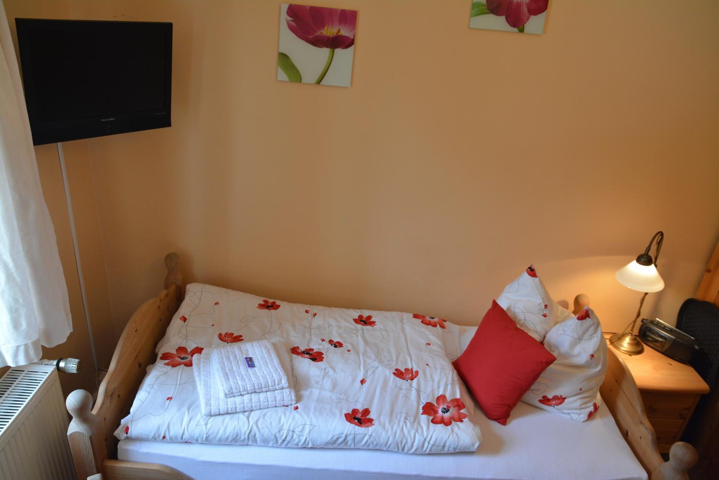 Single Room with Bathroom photo 3