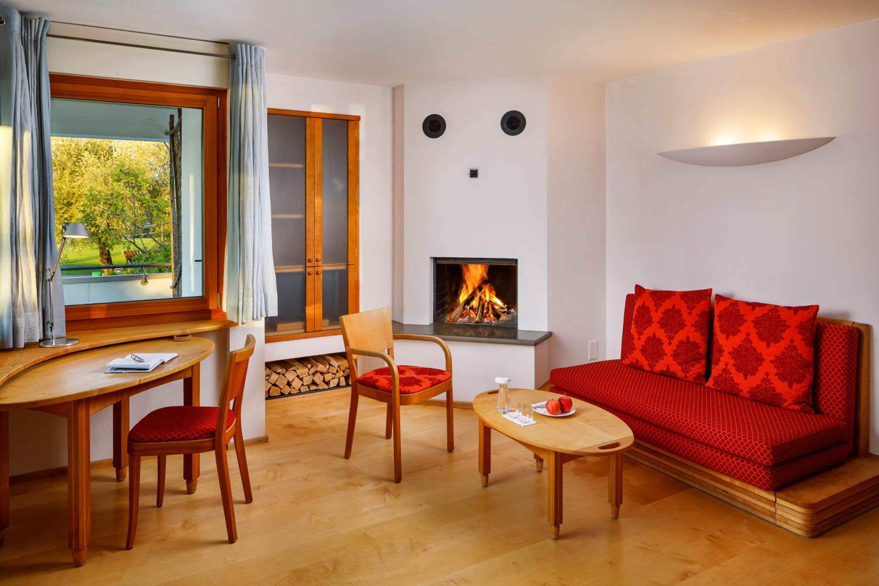 Junior Suite with Balcony - Photo 2
