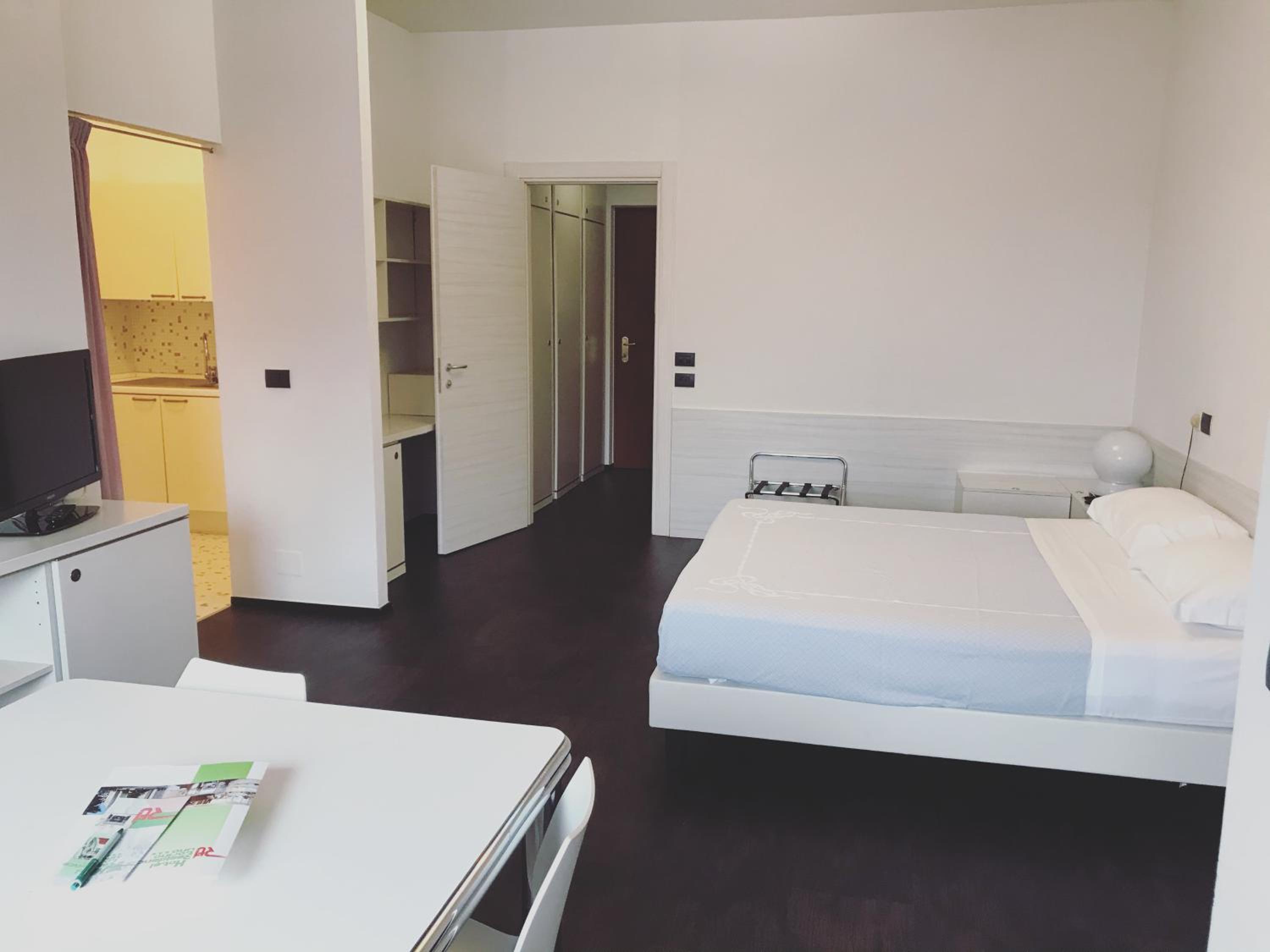 Double or Twin Room - Photo 10