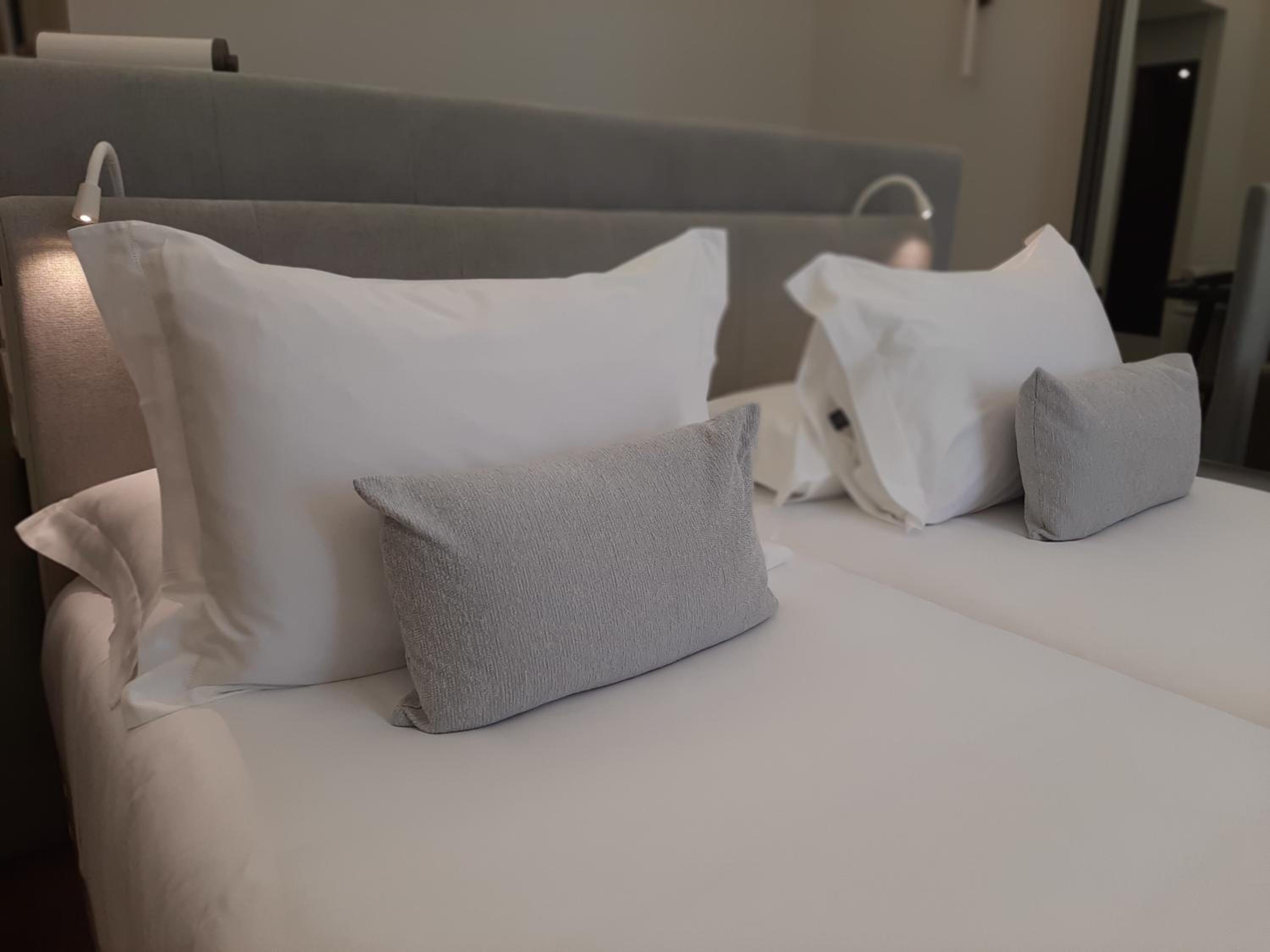 Deluxe Twin Room - Photo 2