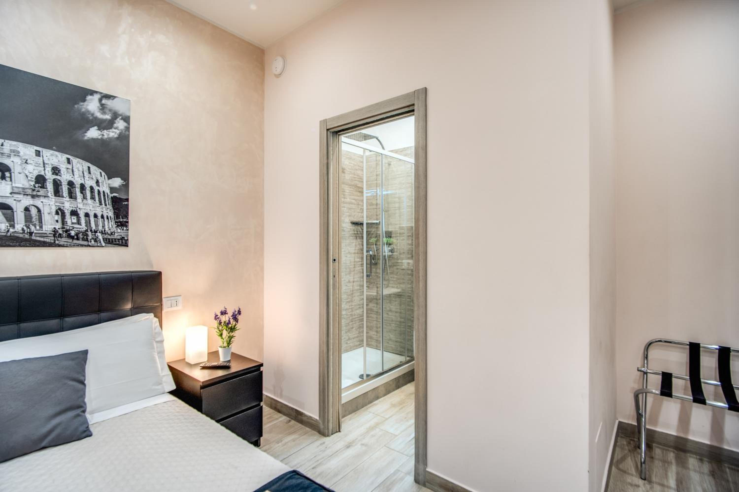 Double Room with Private Bathroom photo 3
