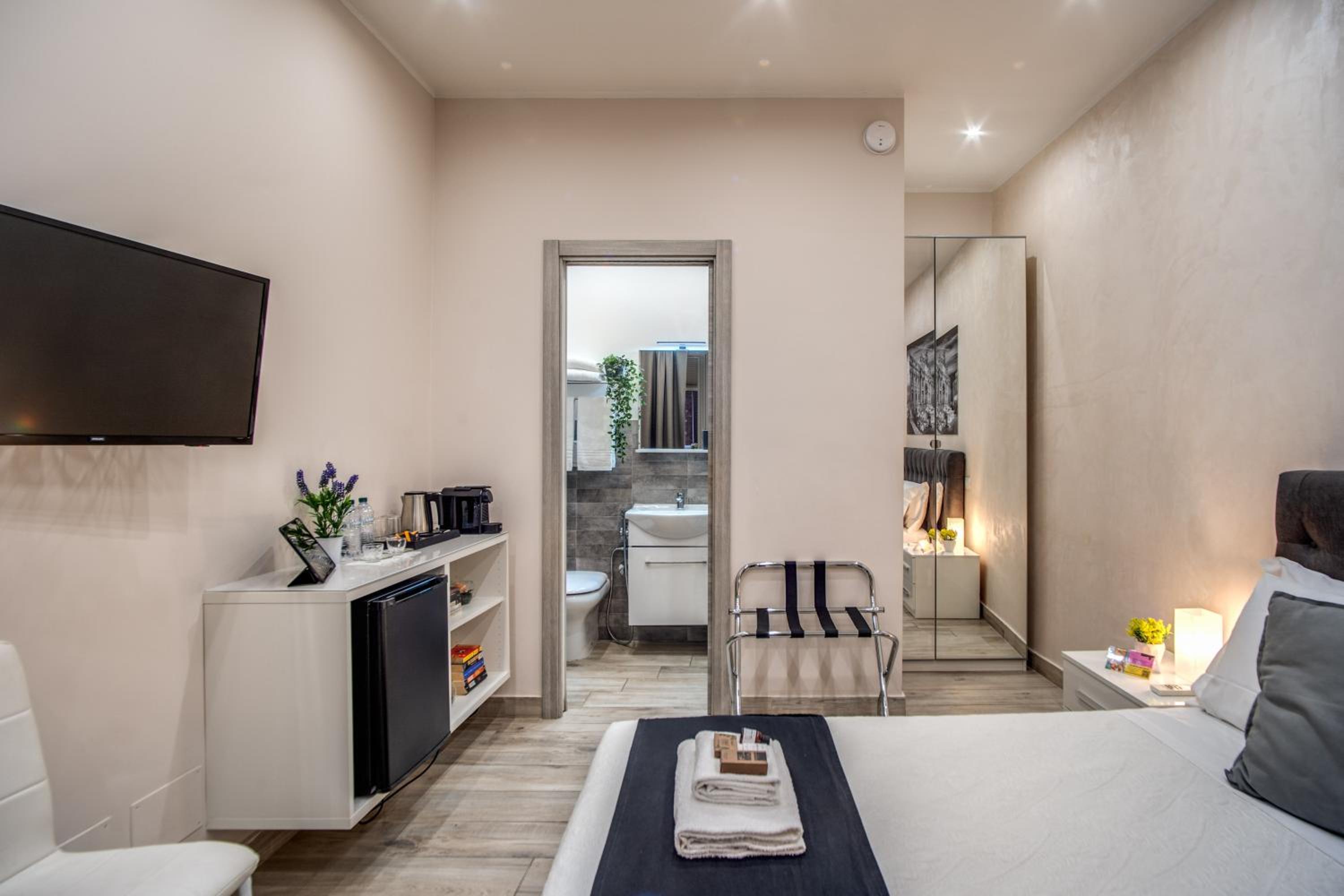 Double Room with Private Bathroom photo 2