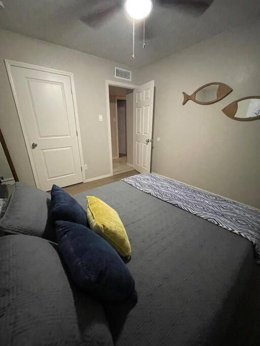 Six-Bedroom House photo 1