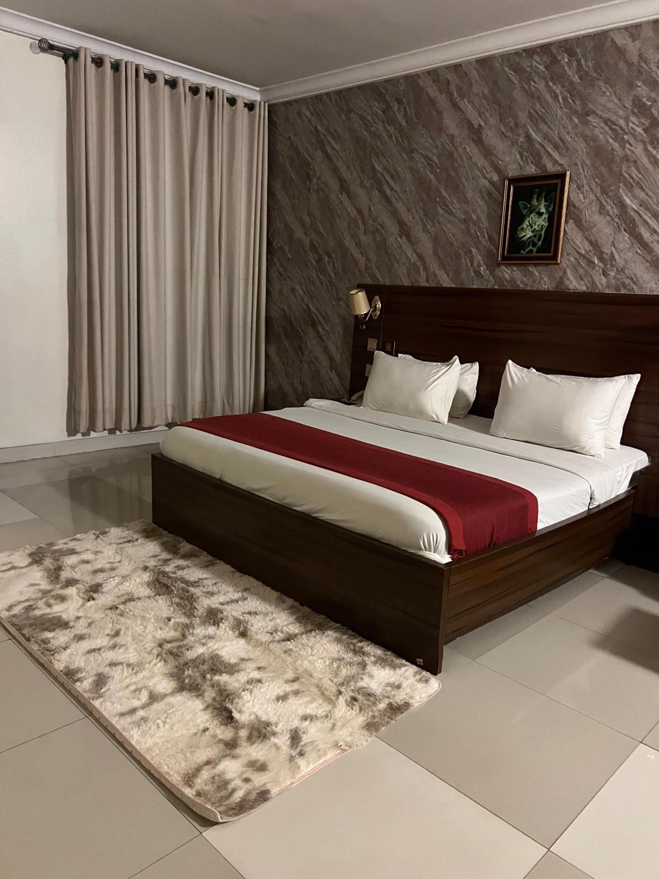 Superior King Room - Photo 9