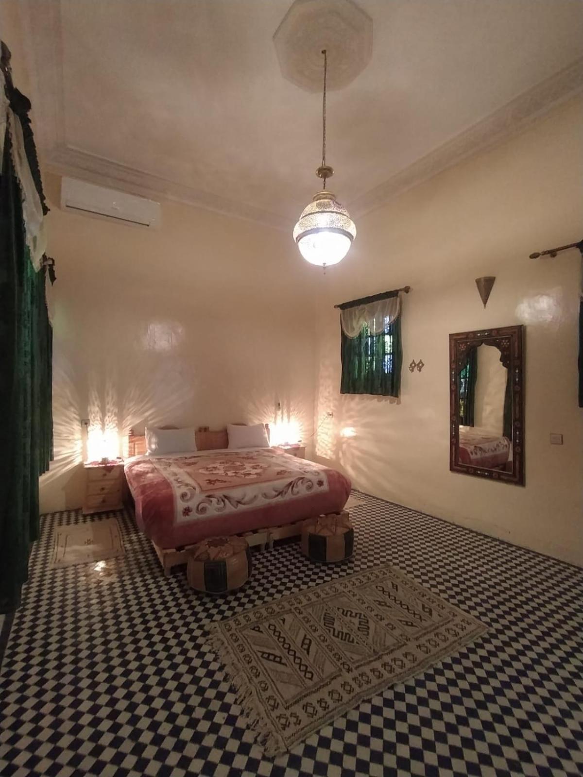 Five-Bedroom House - Photo 63