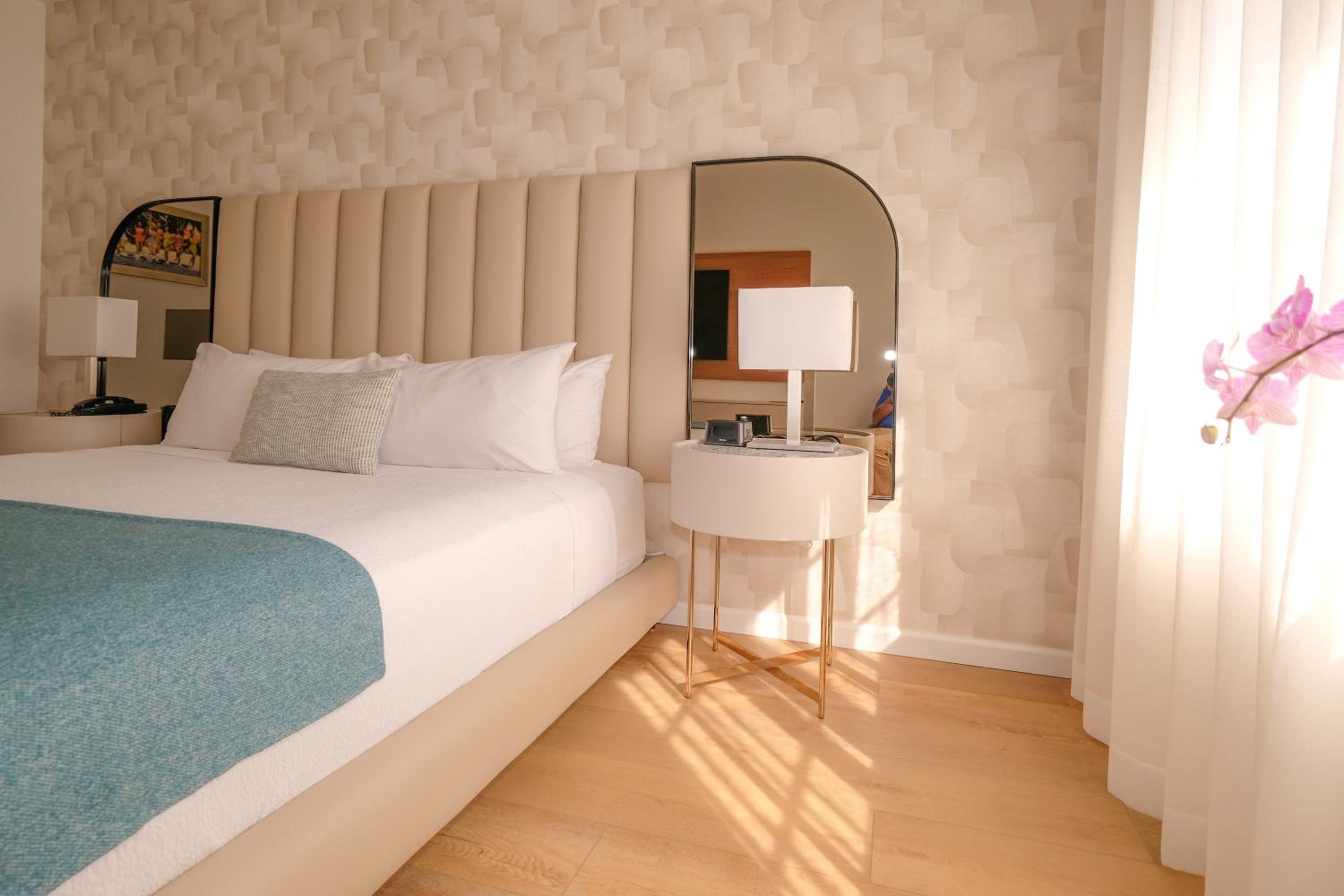 Ocean Front King Room - Photo 7