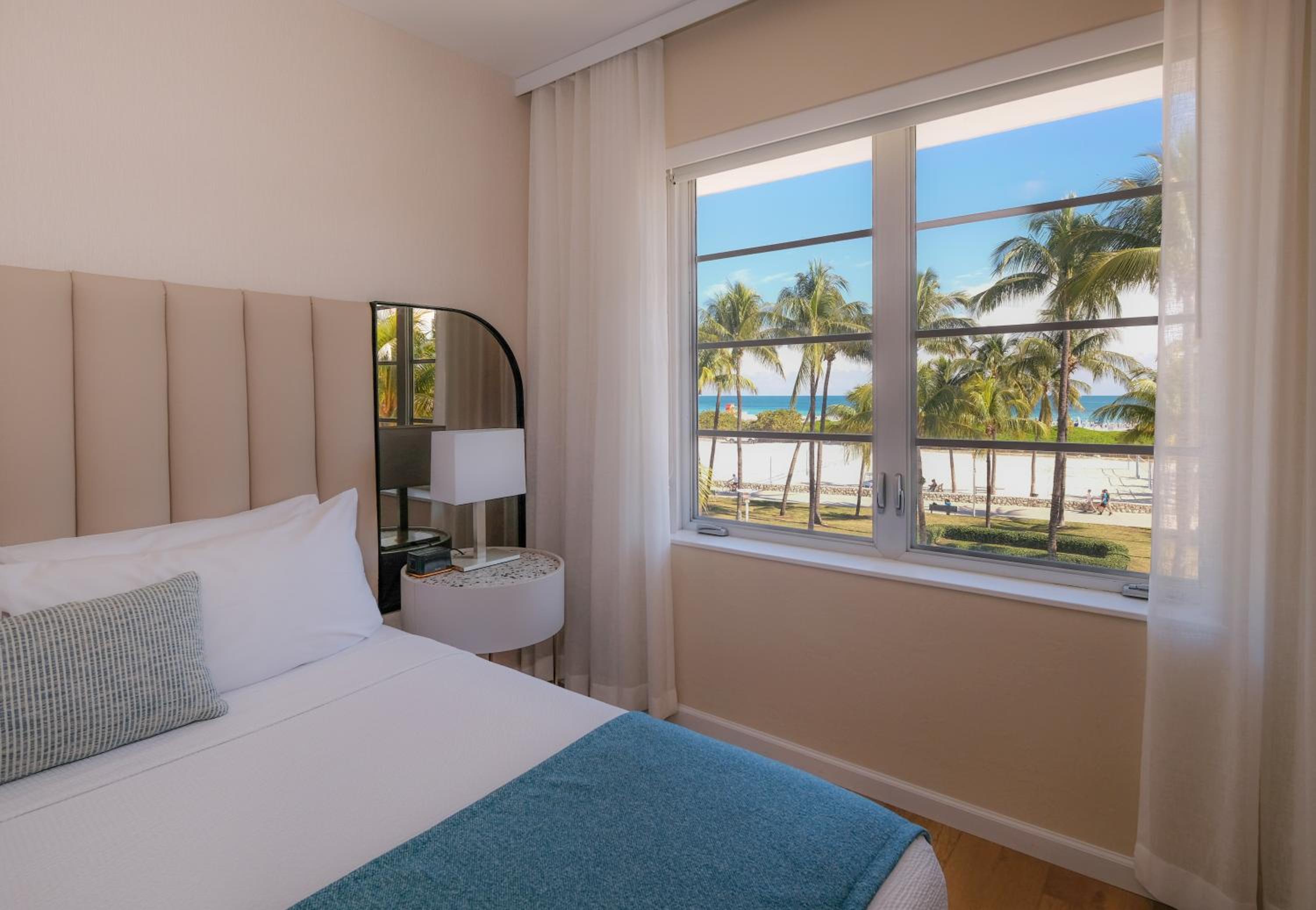 Ocean Front King Room - Photo 5