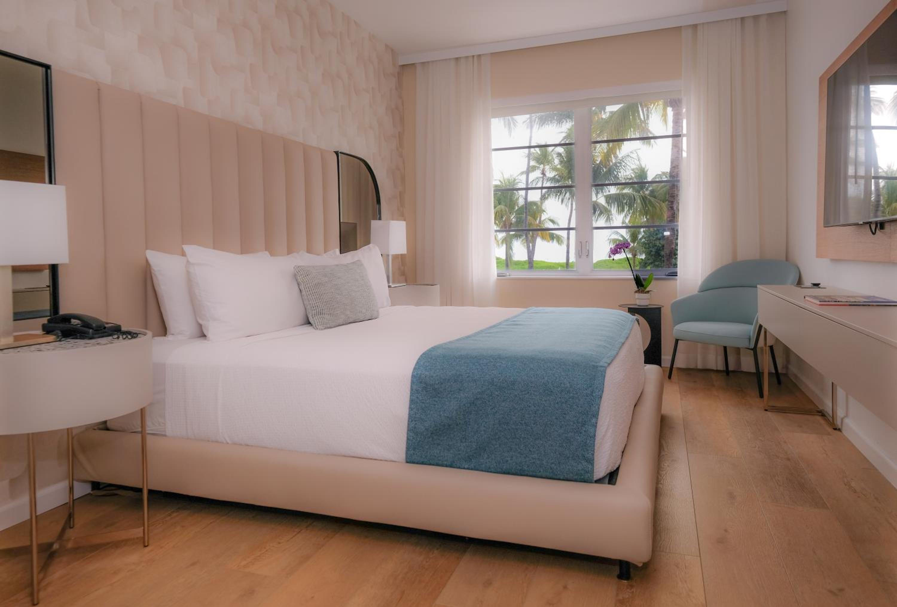 Ocean Front King Room - Photo 4
