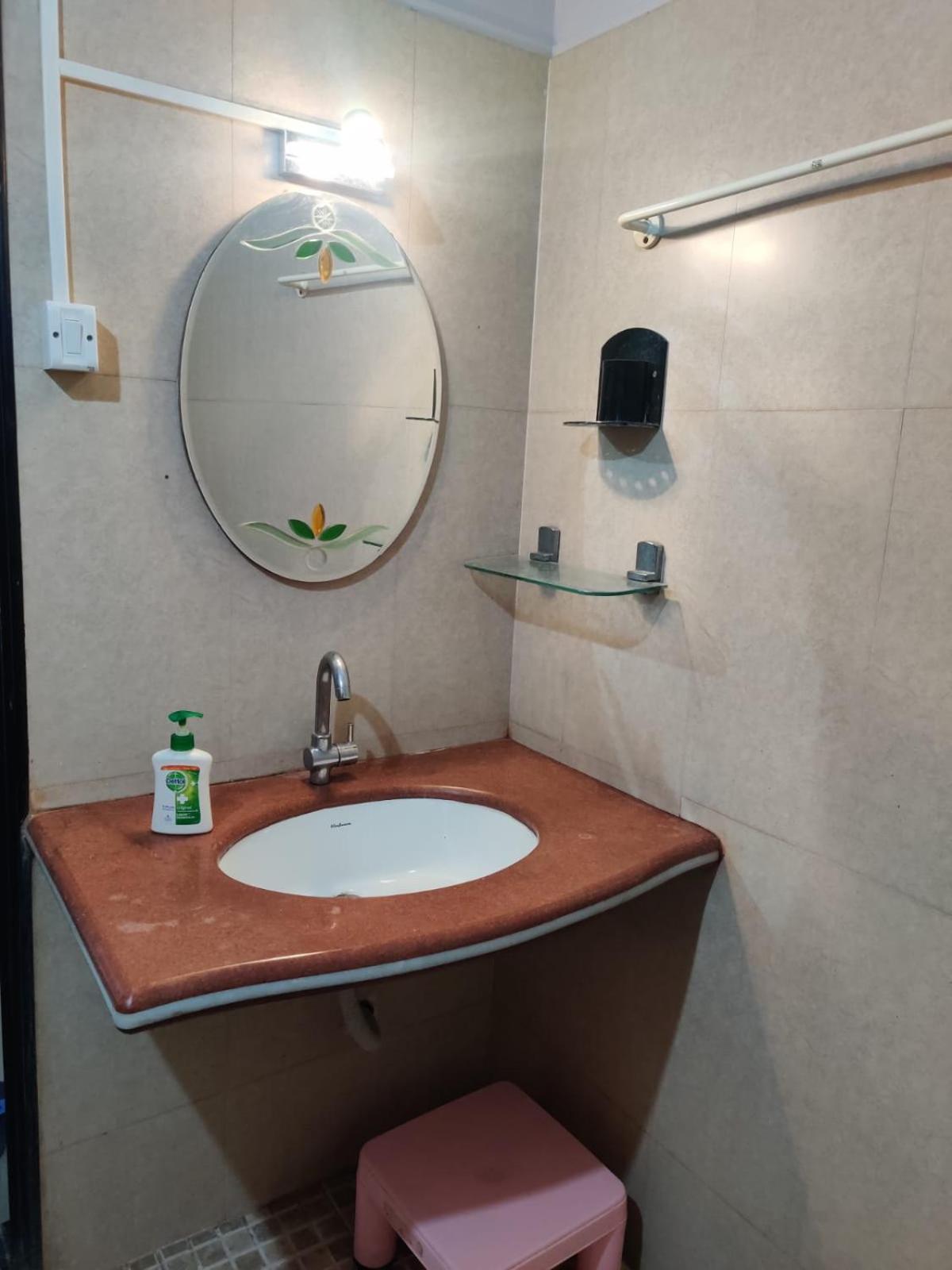 Family Room with Bathroom photo 3