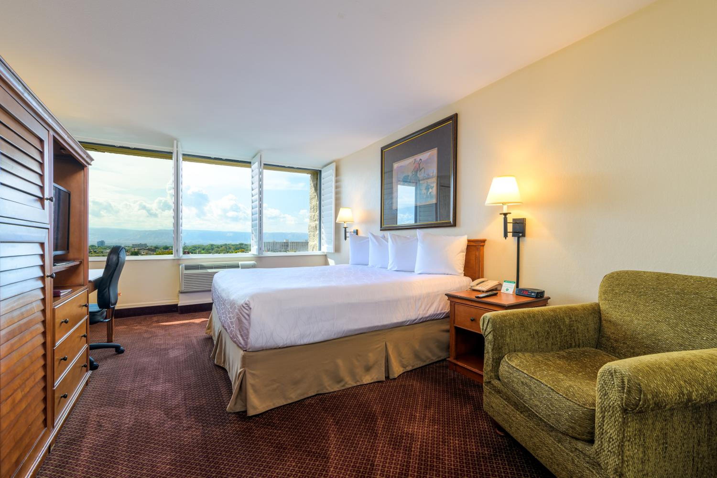 Standard King Room - Non-Smoking photo 1