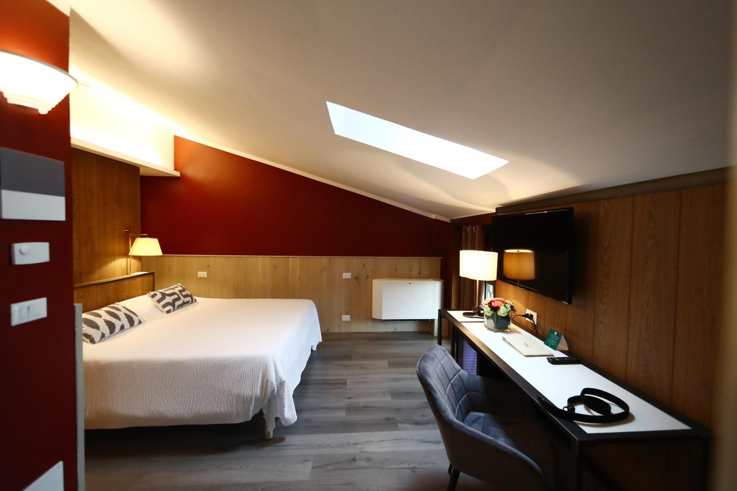 Double or Twin Room - Photo 10