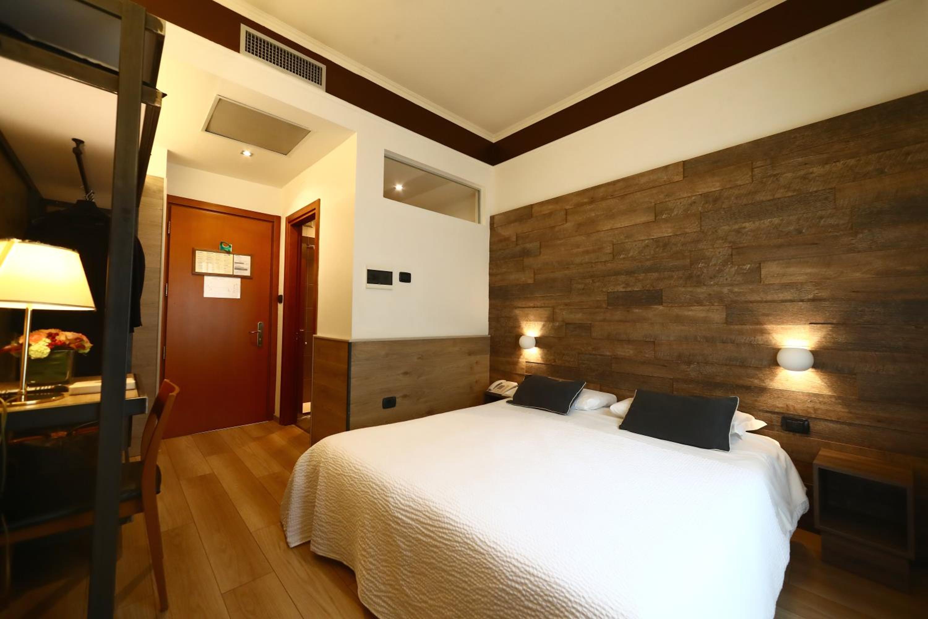Double or Twin Room - Photo 1