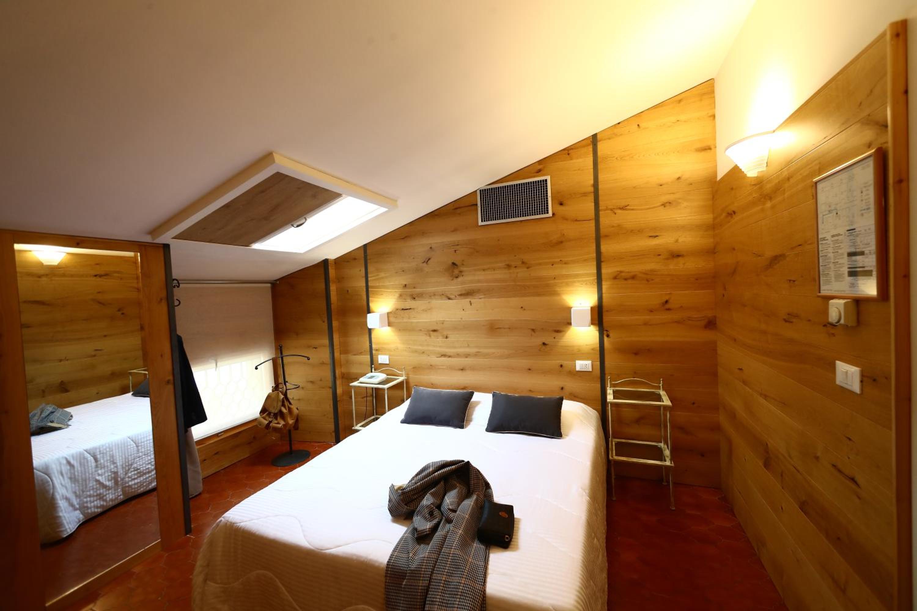 Double or Twin Room - Photo 11