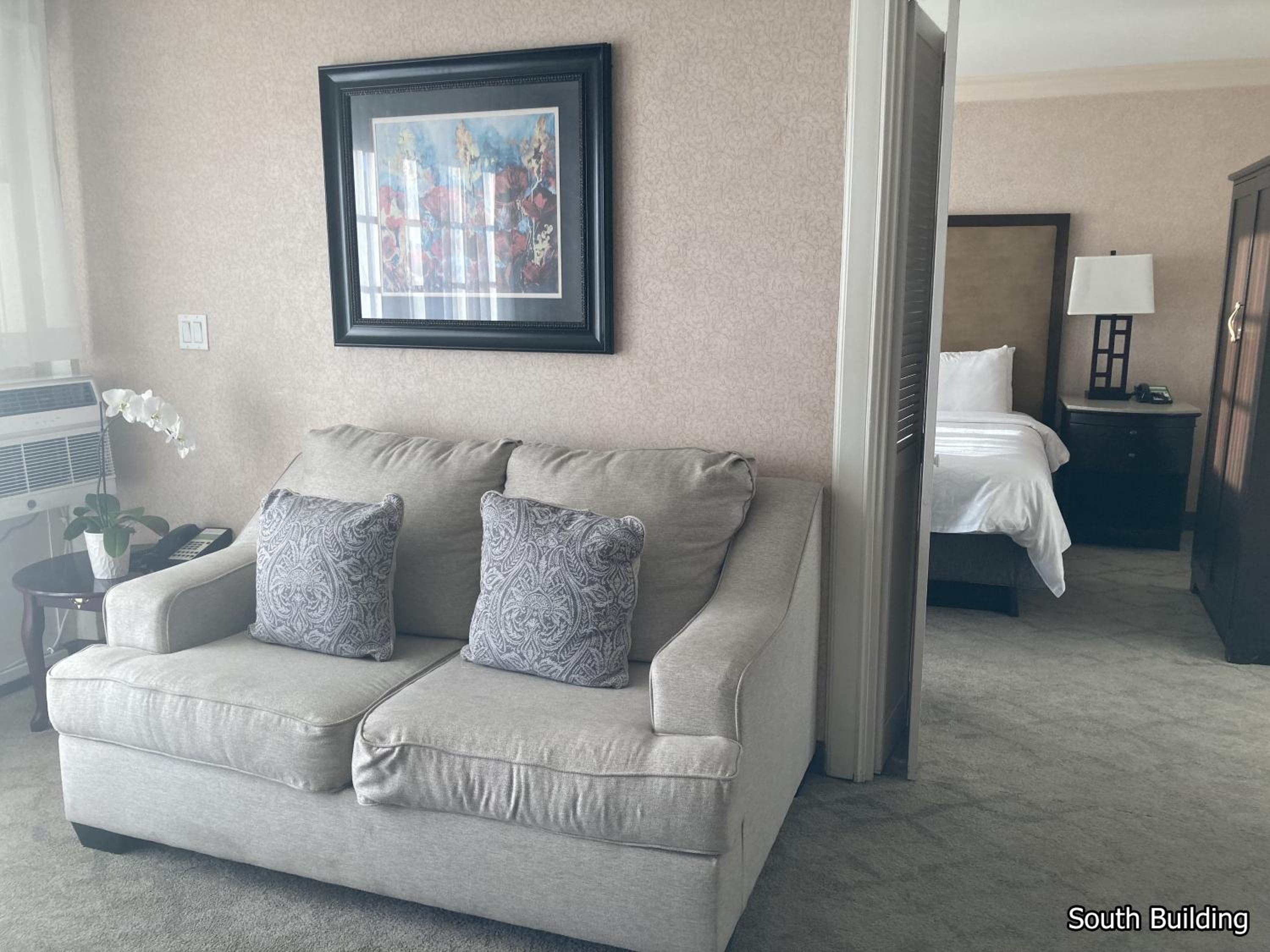 One-Bedroom Suite [South Building] - Photo 1