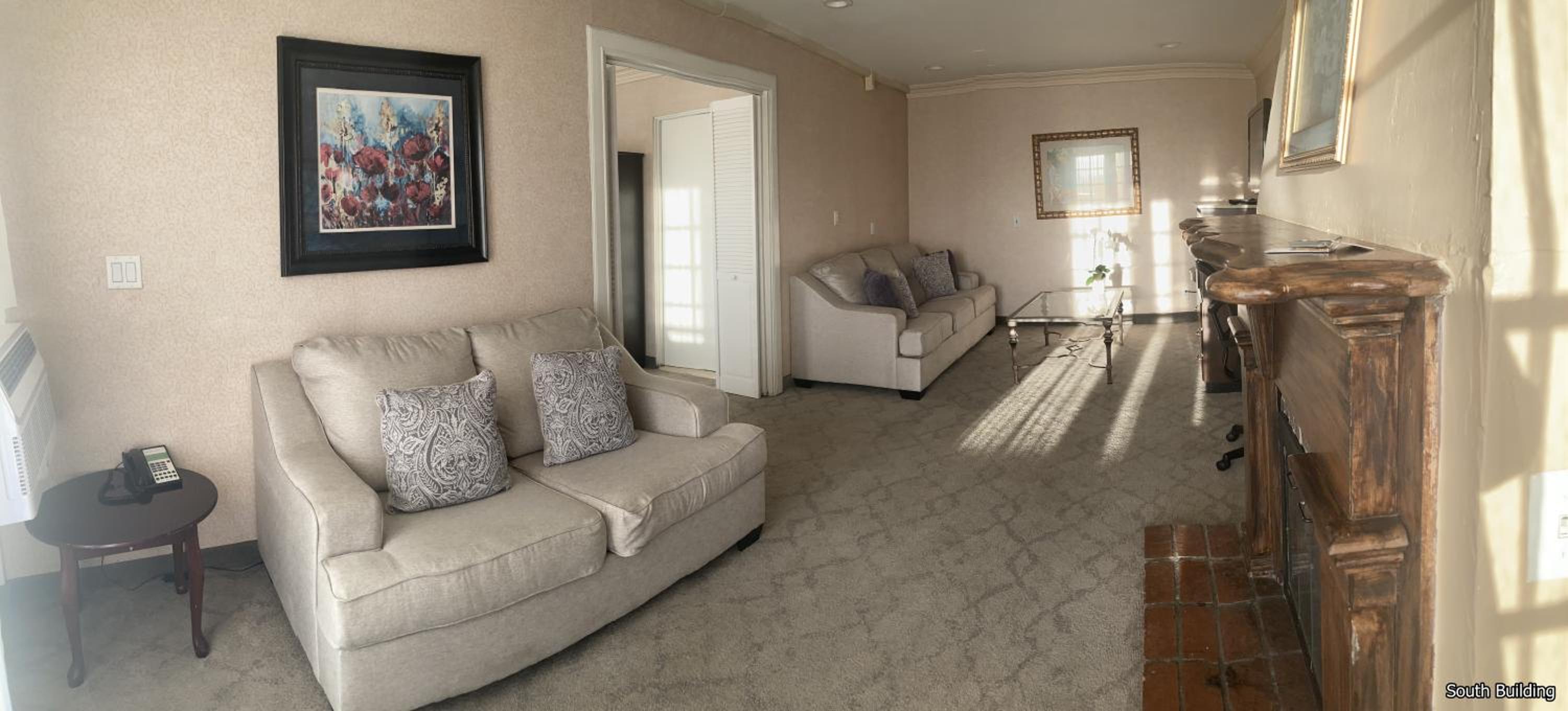 One-Bedroom Suite [South Building] - Photo 18