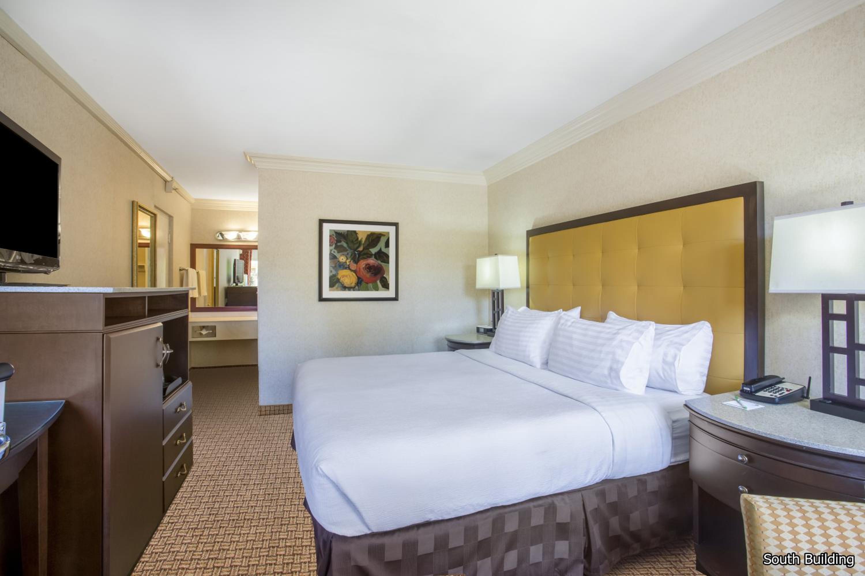 Standard King Room [South Building] - Photo 1