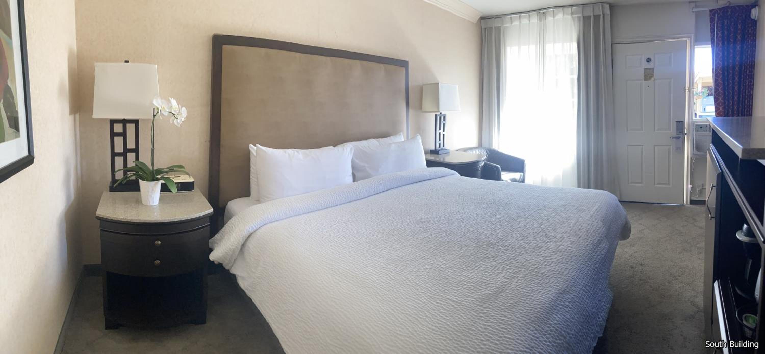 Standard King Room [South Building] - Photo 14