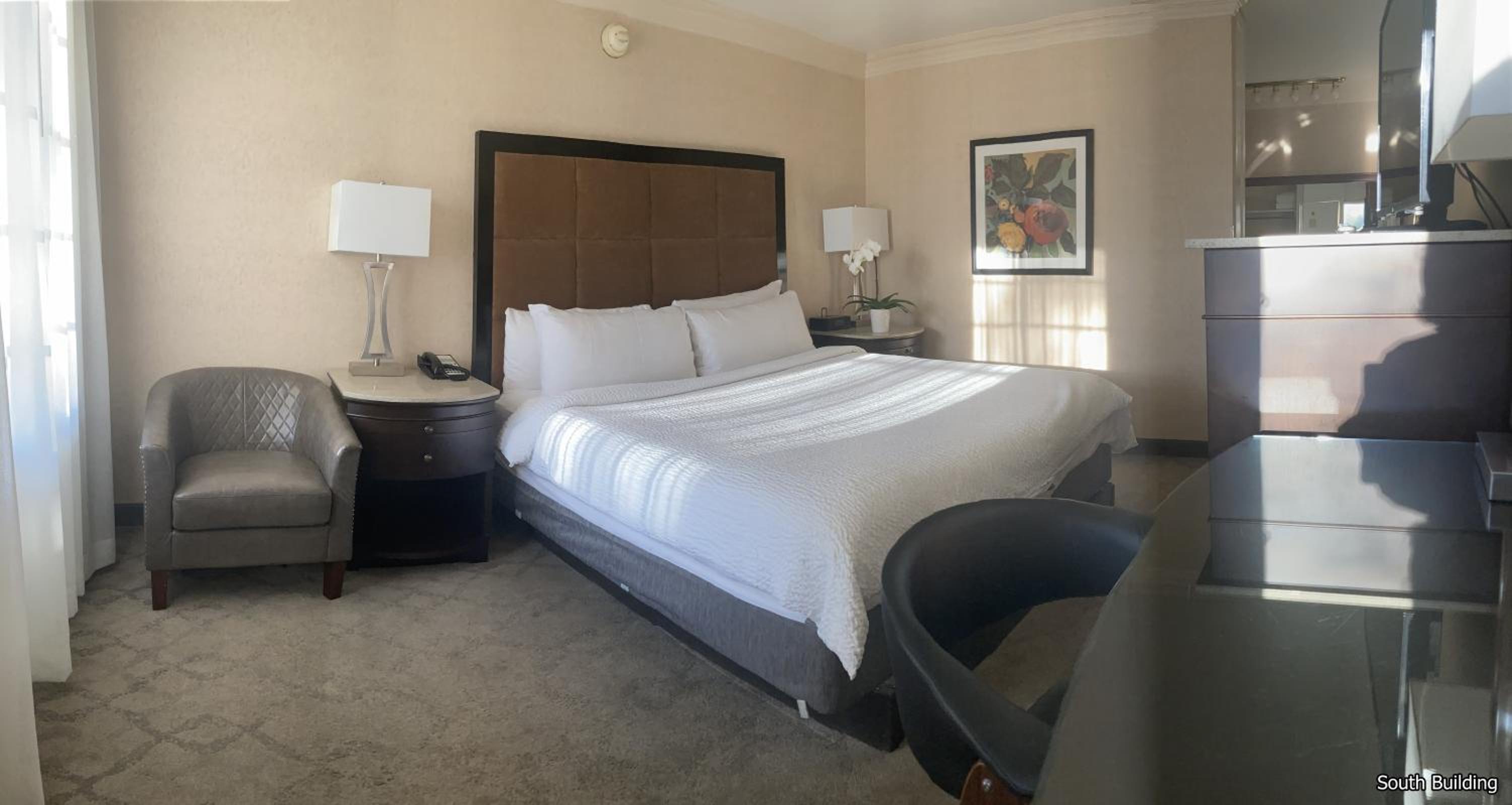 Standard King Room [South Building] - Photo 15
