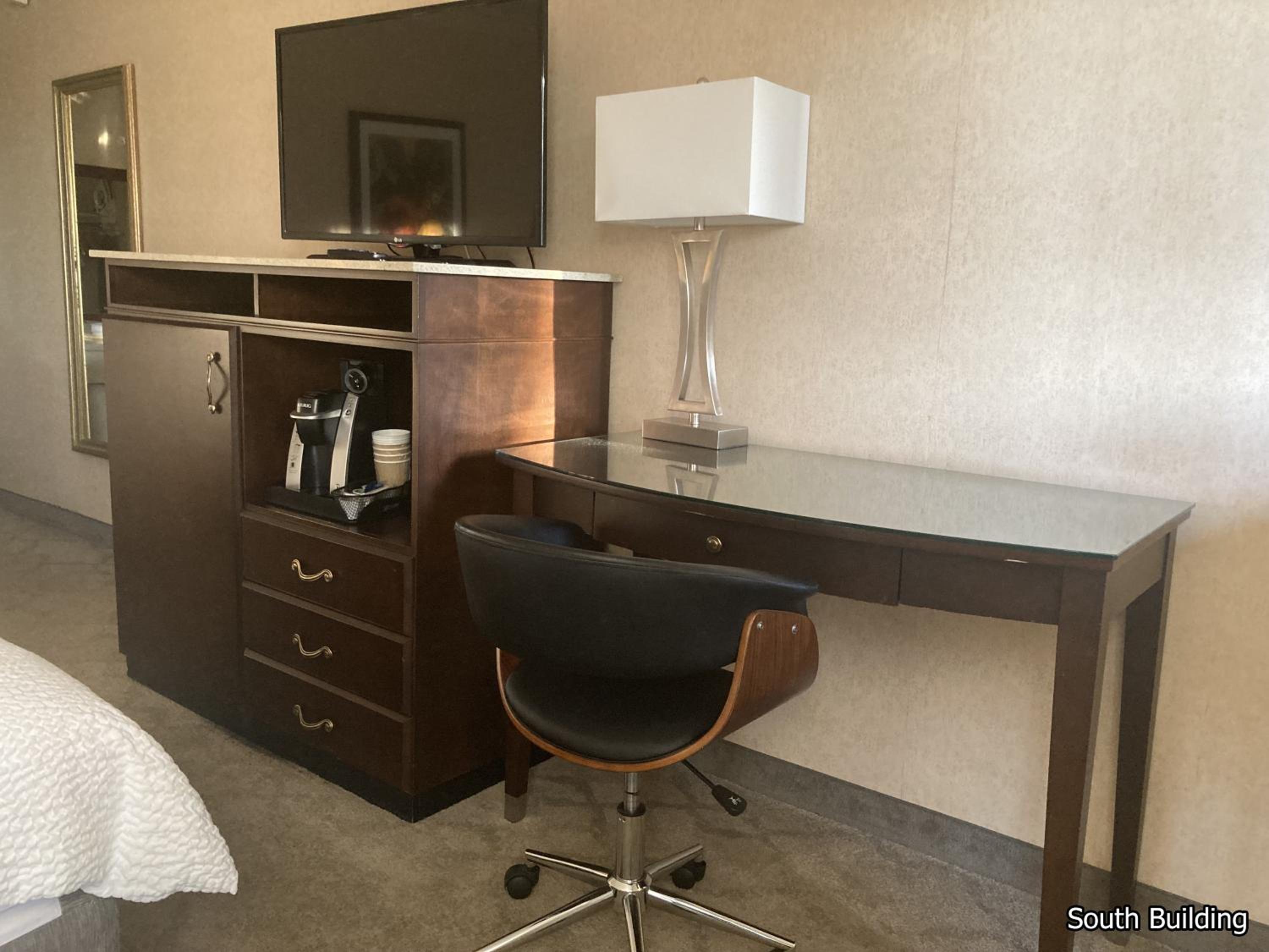 Standard King Room [South Building] - Photo 8