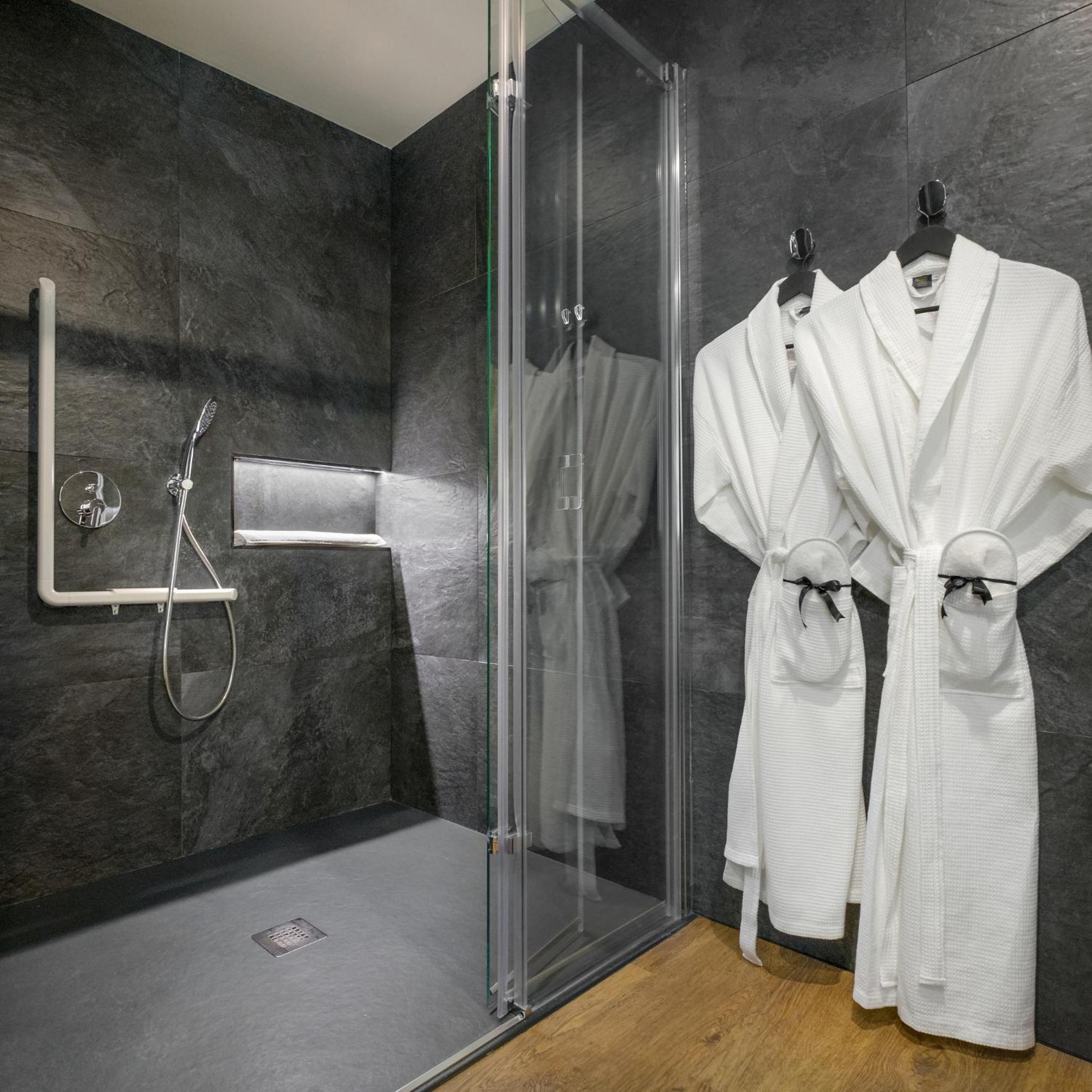 Deluxe Twin Room - Photo 3