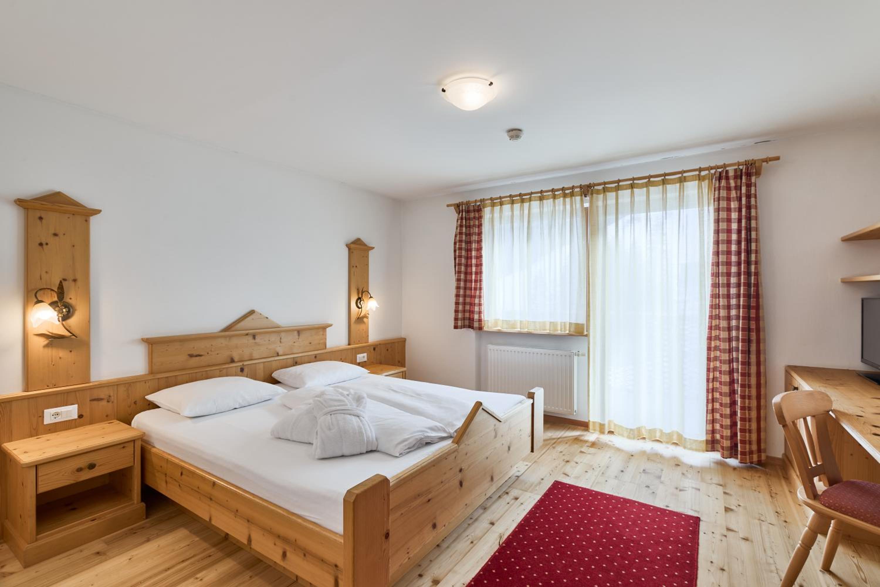 Double Room with Balcony - Photo 2