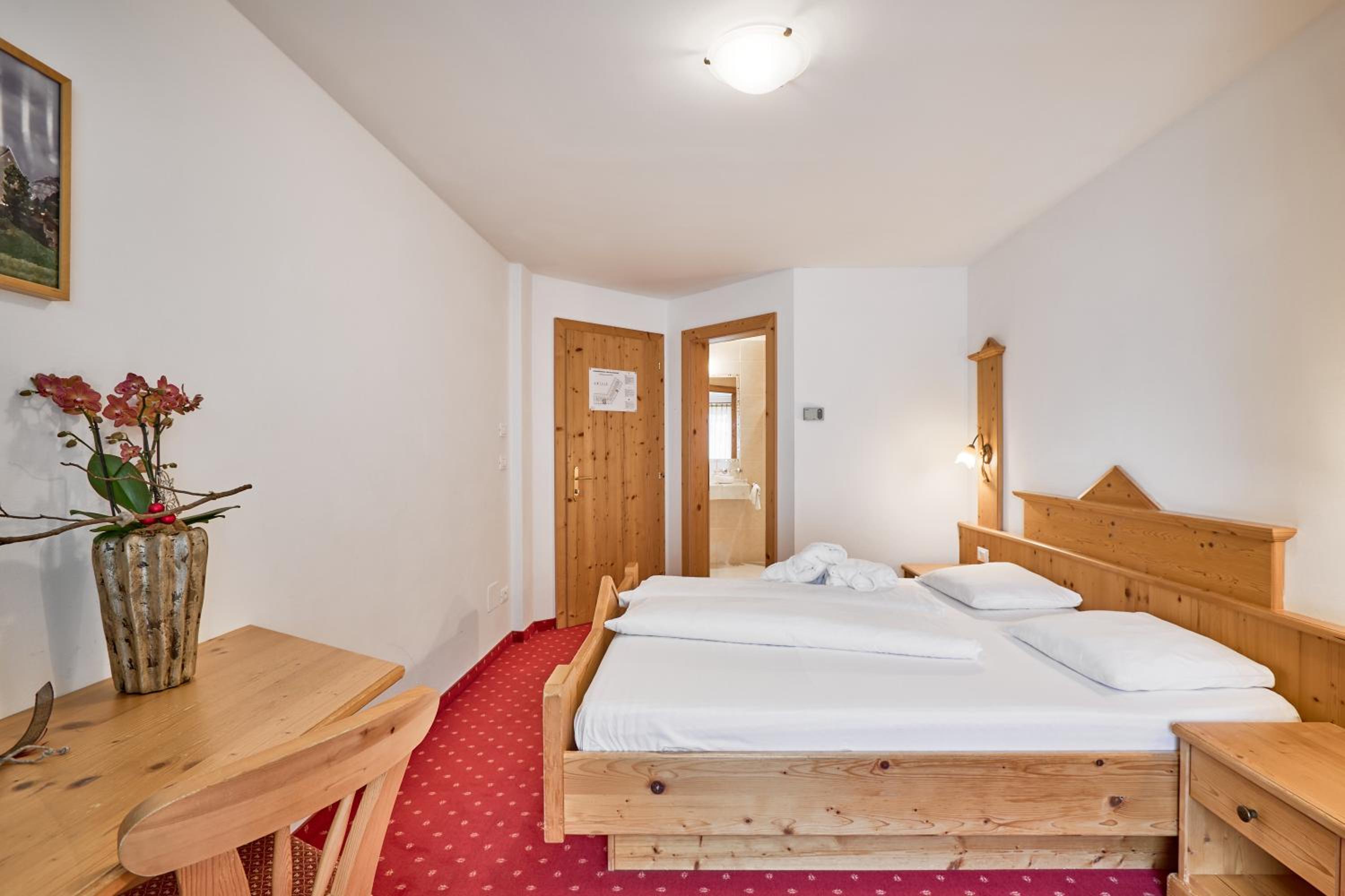 Double Room with Balcony - Photo 22