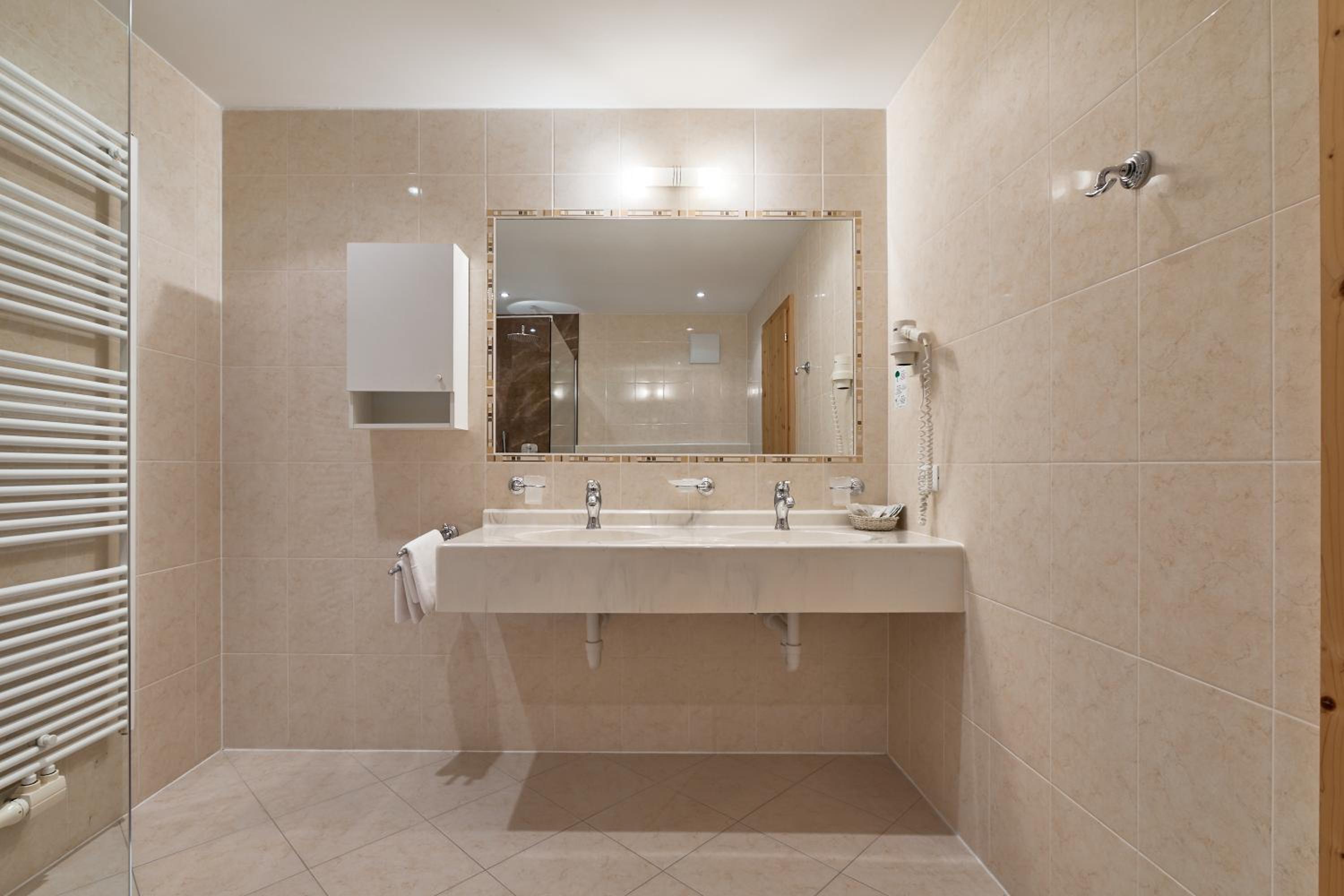 Suite with Balcony - Photo 5
