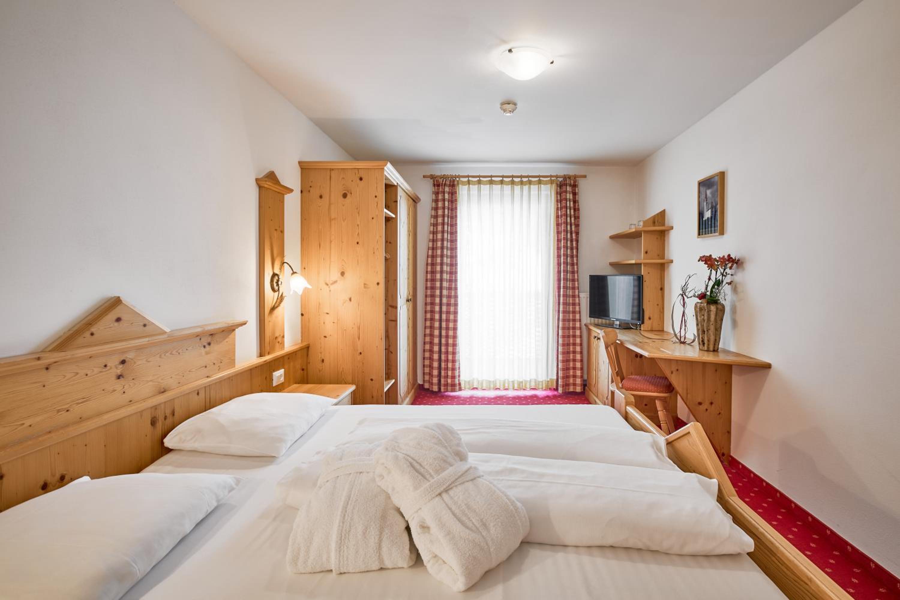 Double Room with Balcony - Photo 16