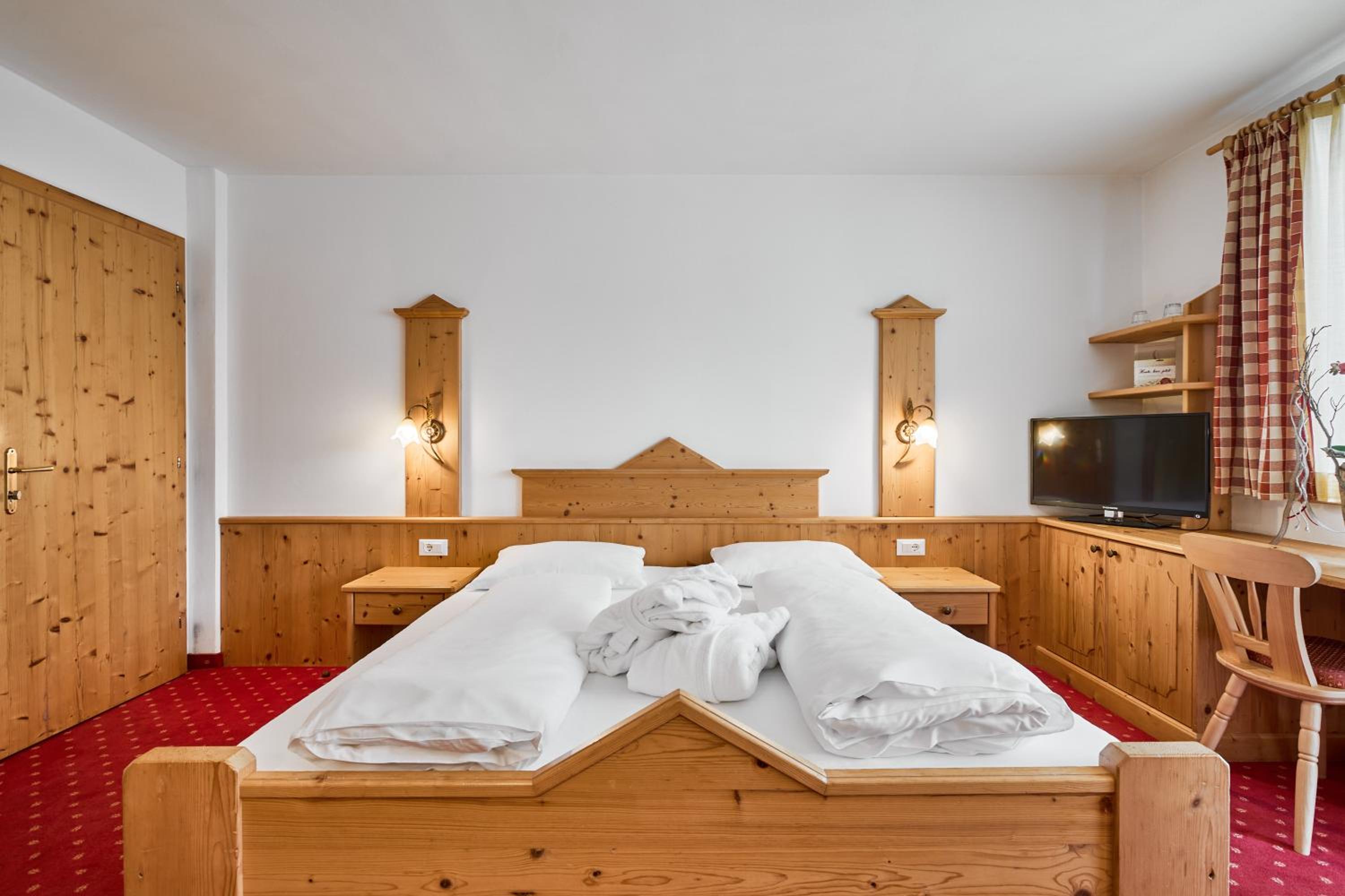 Double Room with Balcony - Photo 13