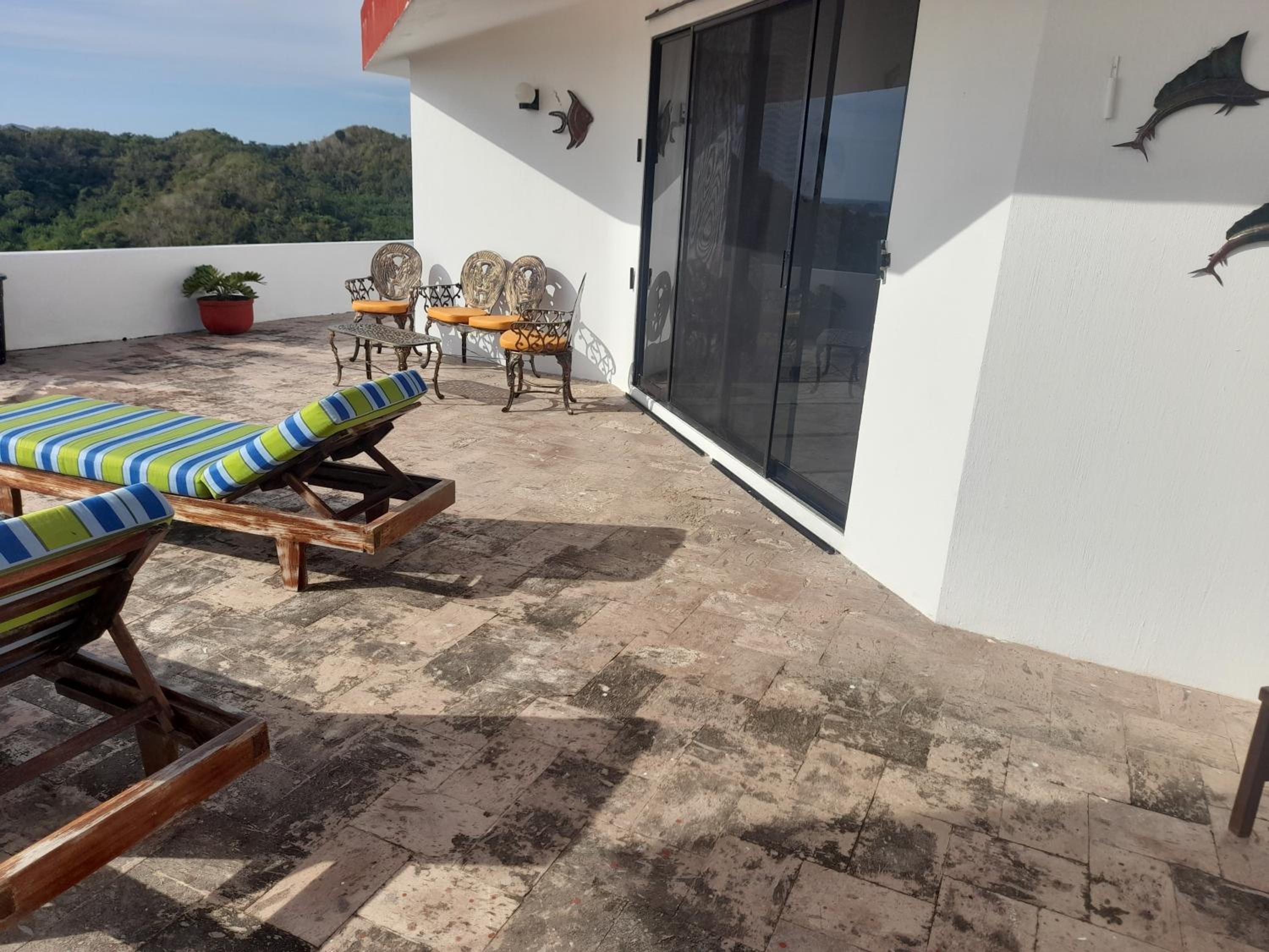 Queen Room with Pool View photo 2