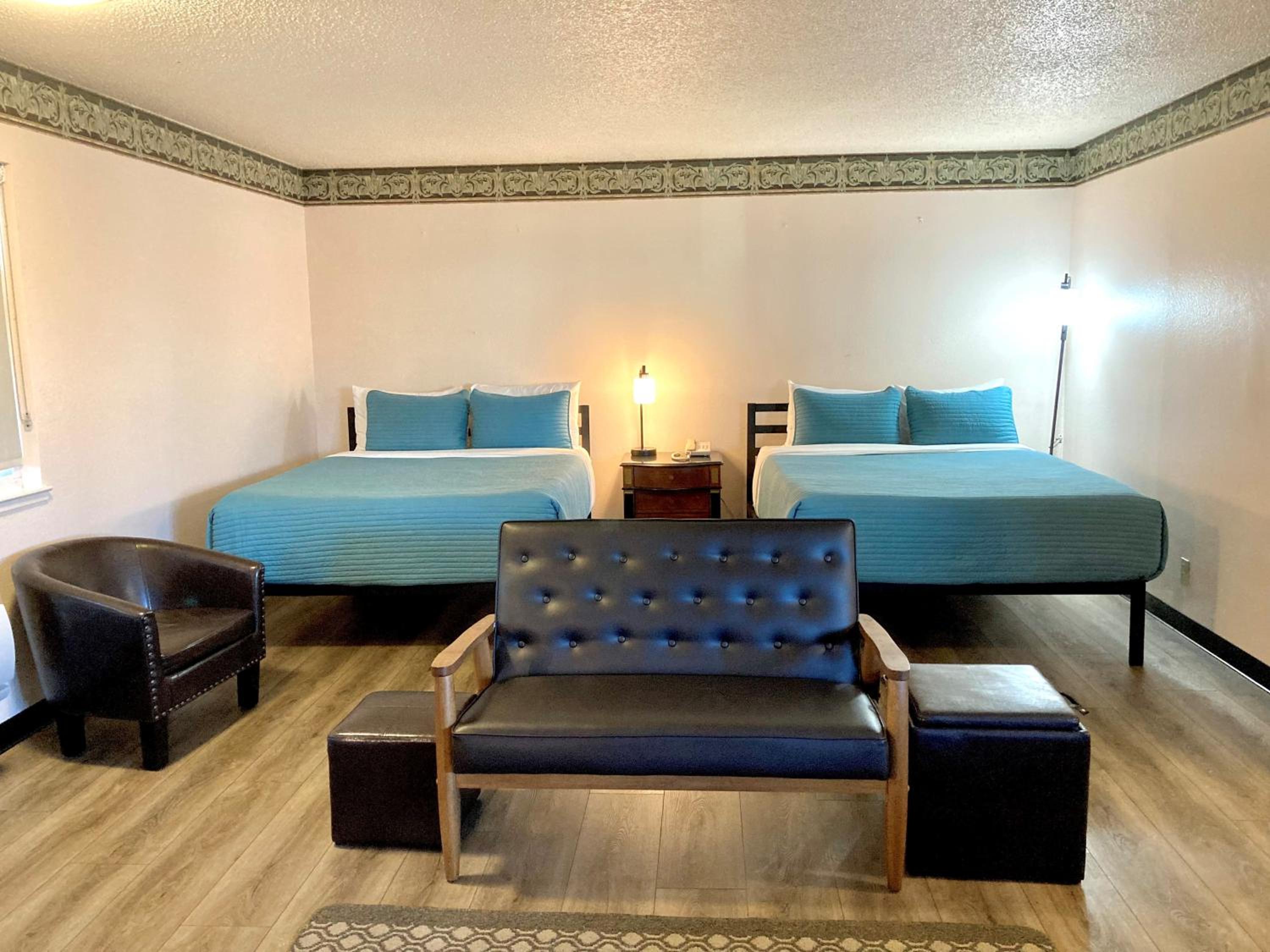 Deluxe Family Room - Photo 1