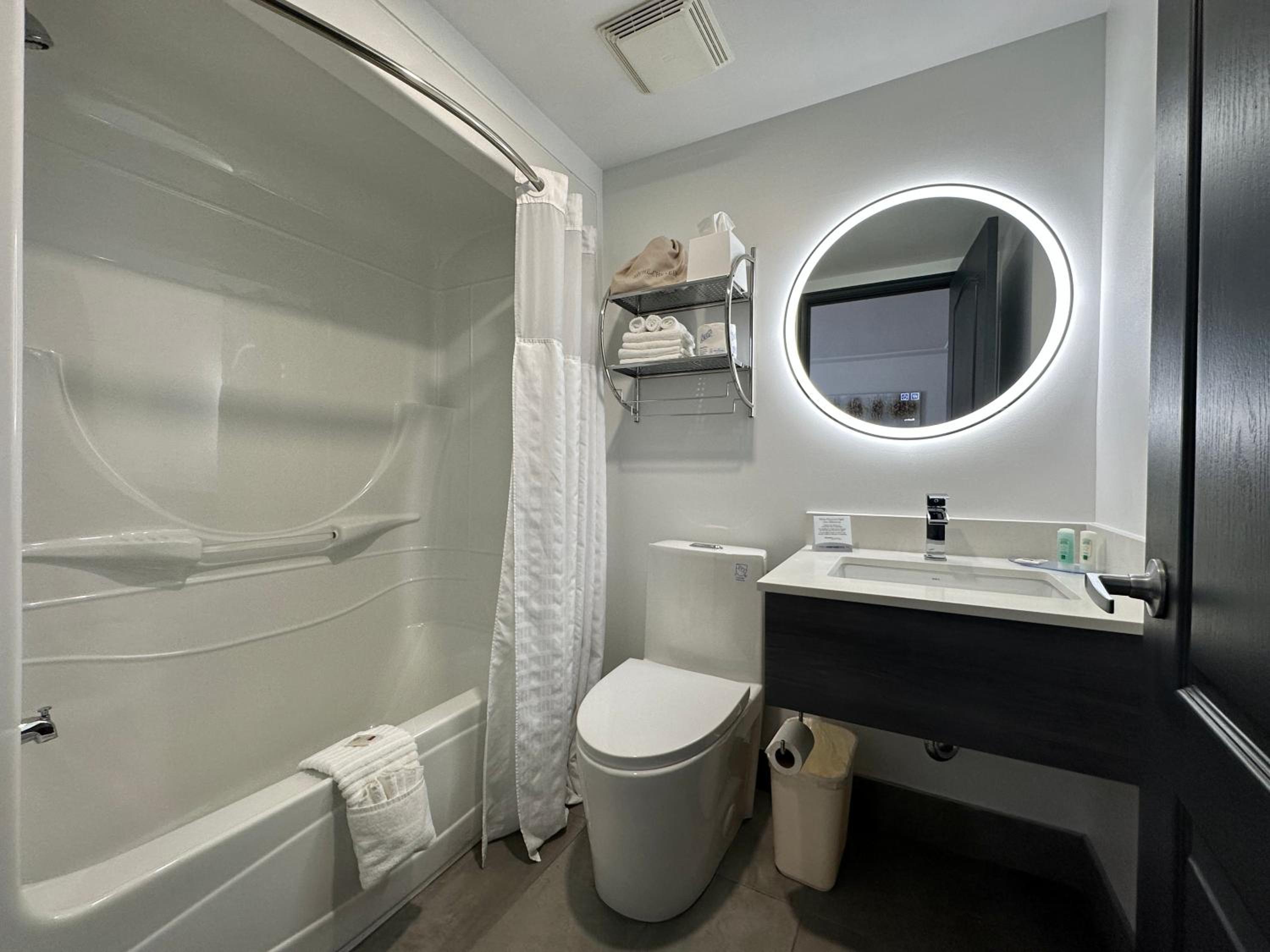 Standard King Room - Non Smoking/No Pets - Photo 3