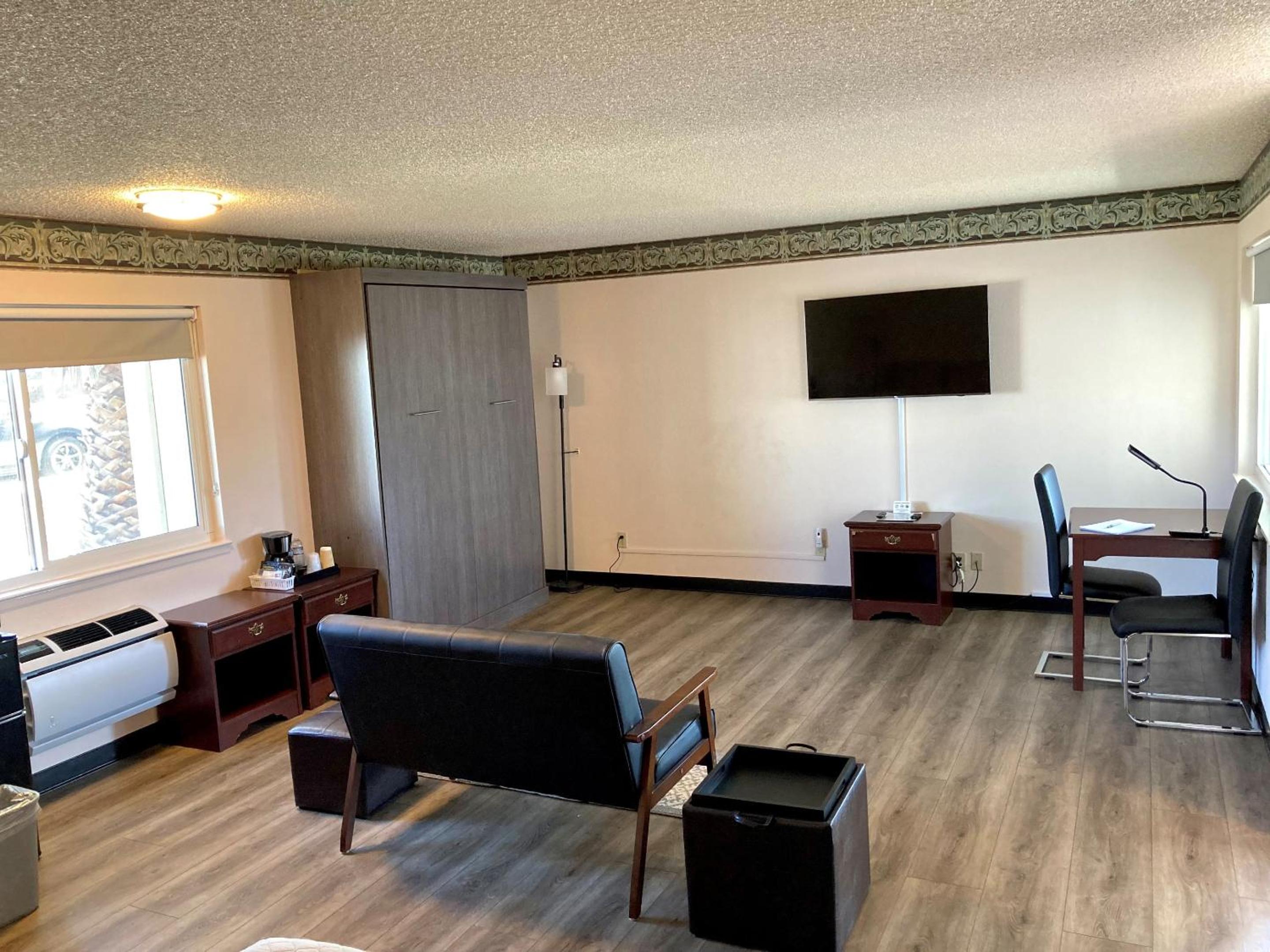 Deluxe Family Room - Photo 6