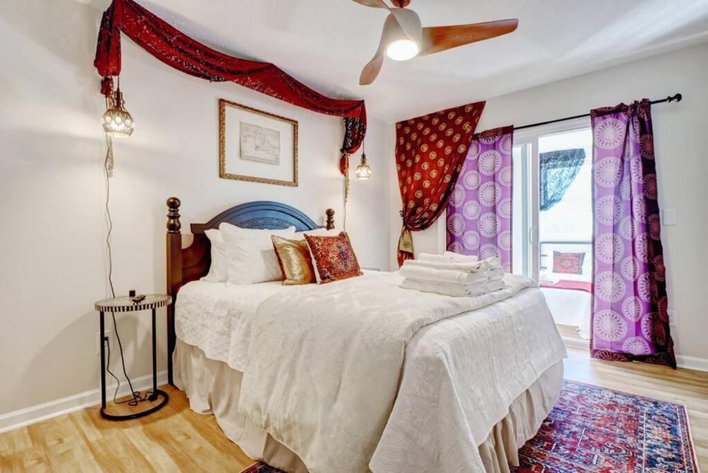 Six-Bedroom House photo 1