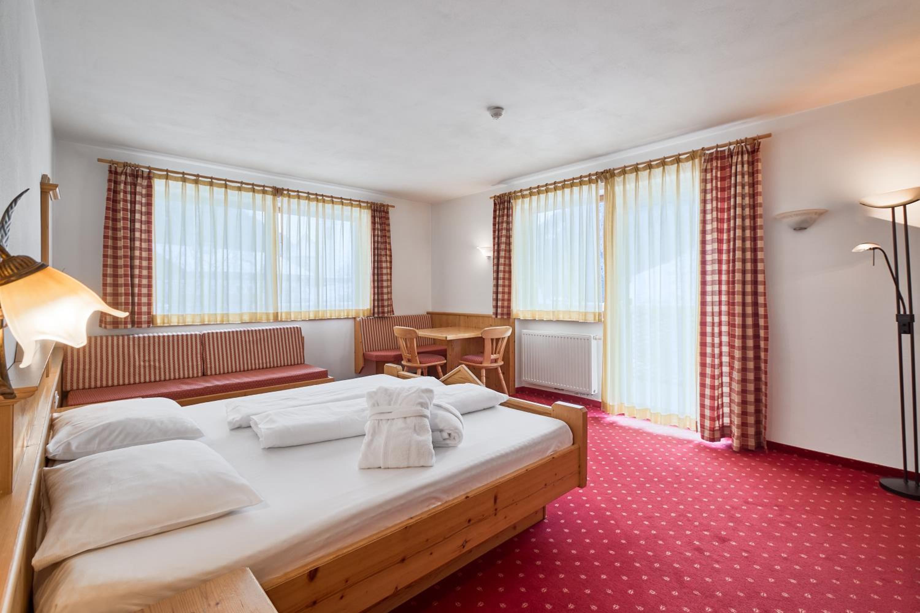 Suite with Balcony - Photo 4