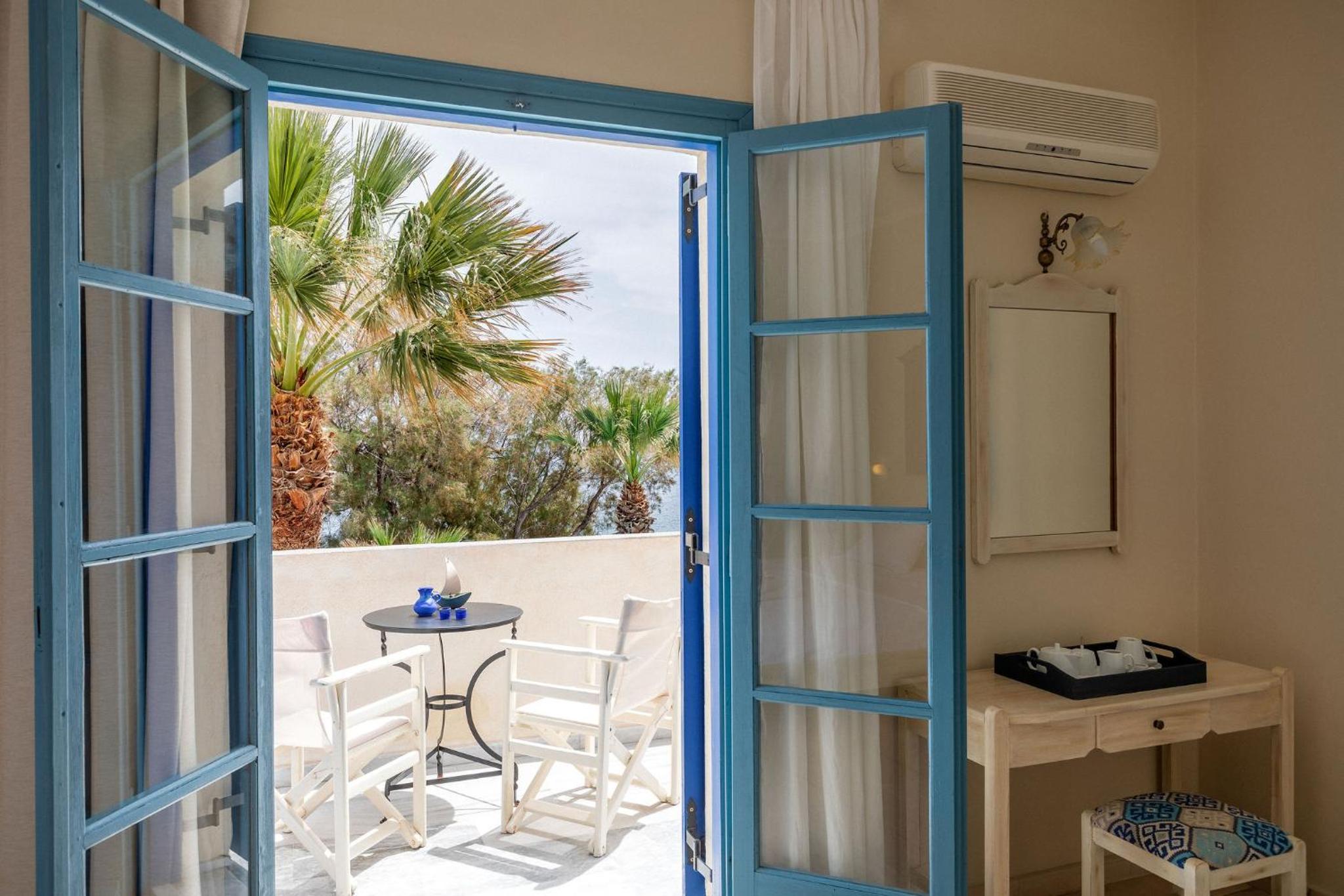 Double Room with Sea View - Photo 9