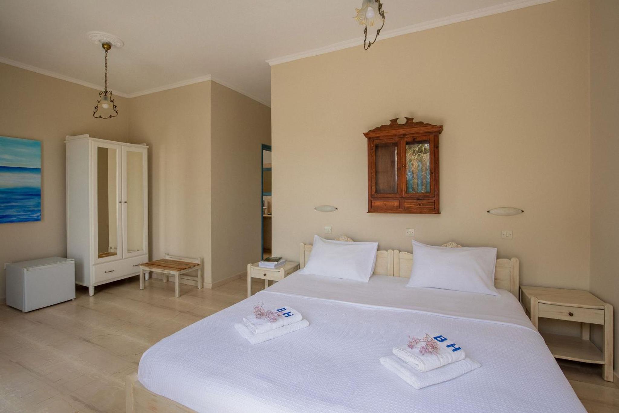 Double Room with Sea View - Photo 3