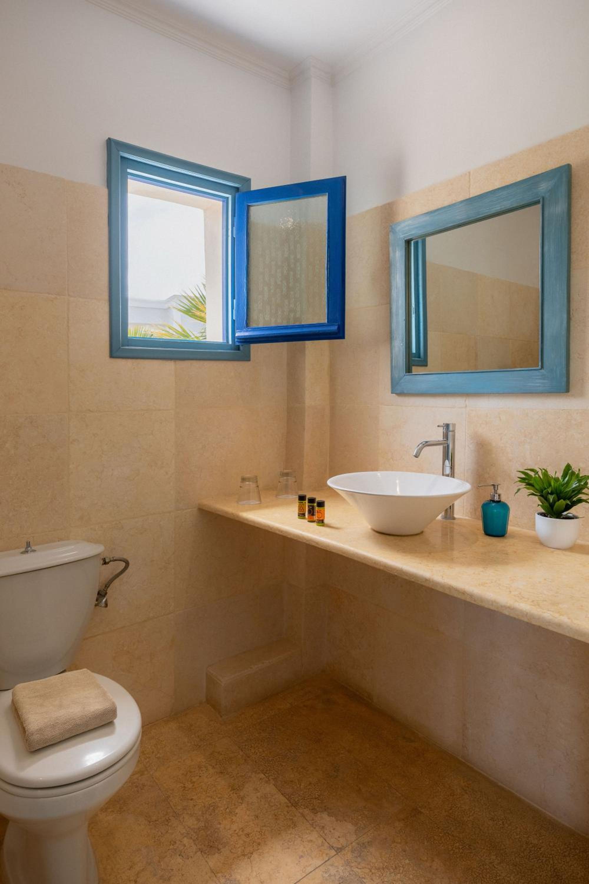 Double Room with Sea View - Photo 2