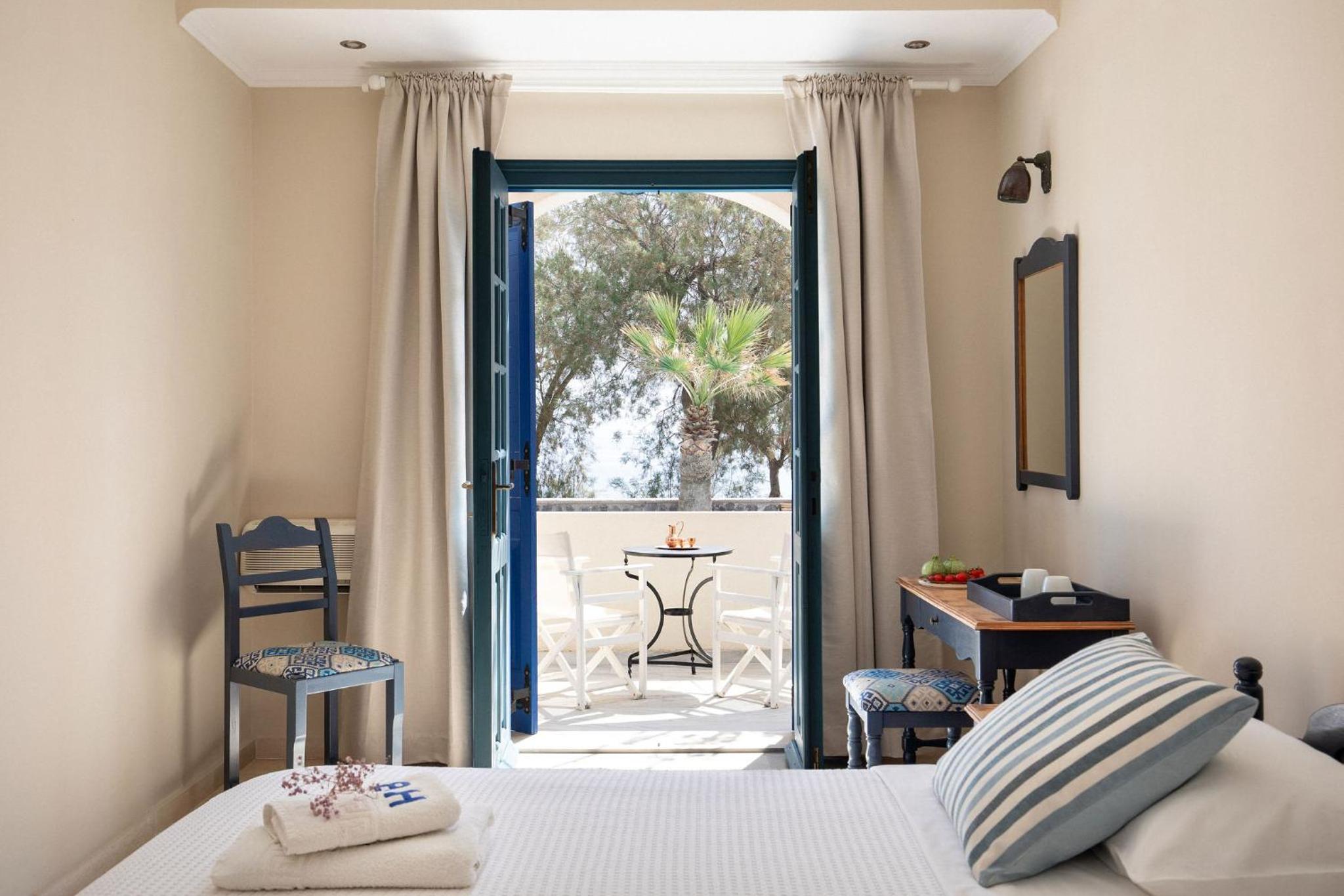 Double Room with Sea View - Photo 11