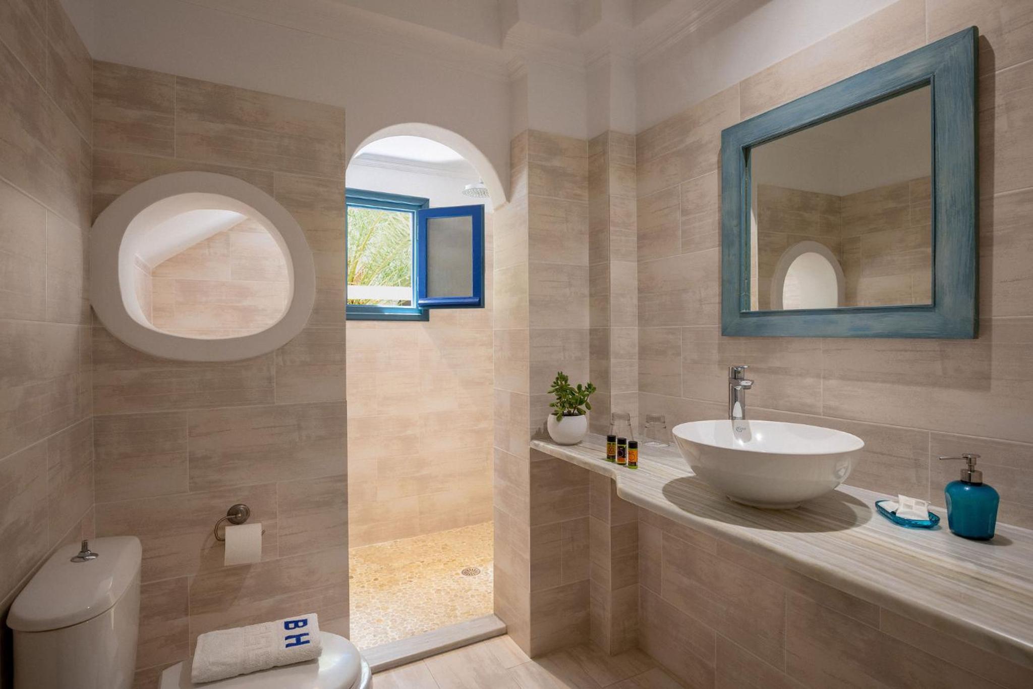 Double Room with Sea View - Photo 7