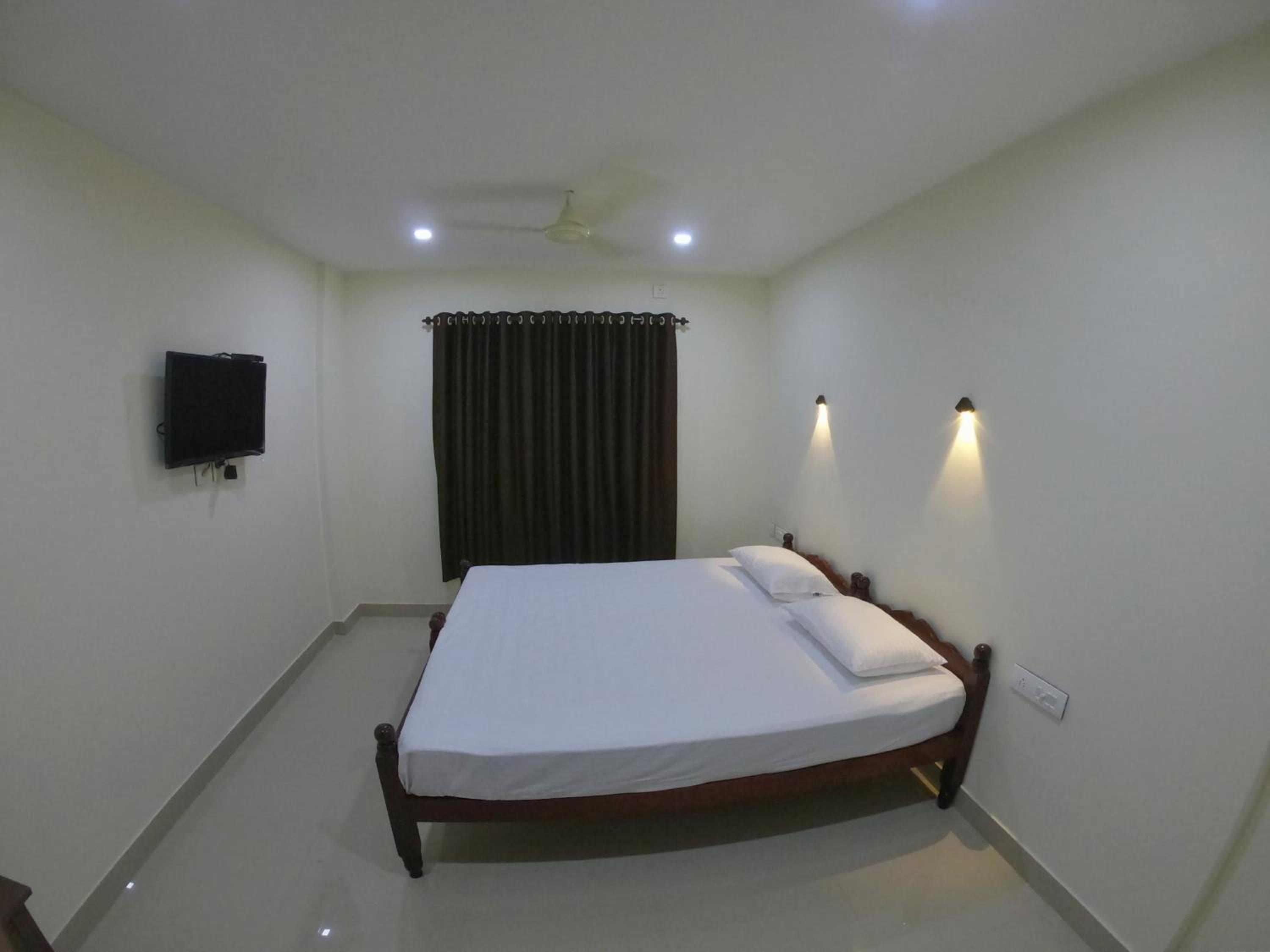 Double Room (2 Adults + 1 Child)