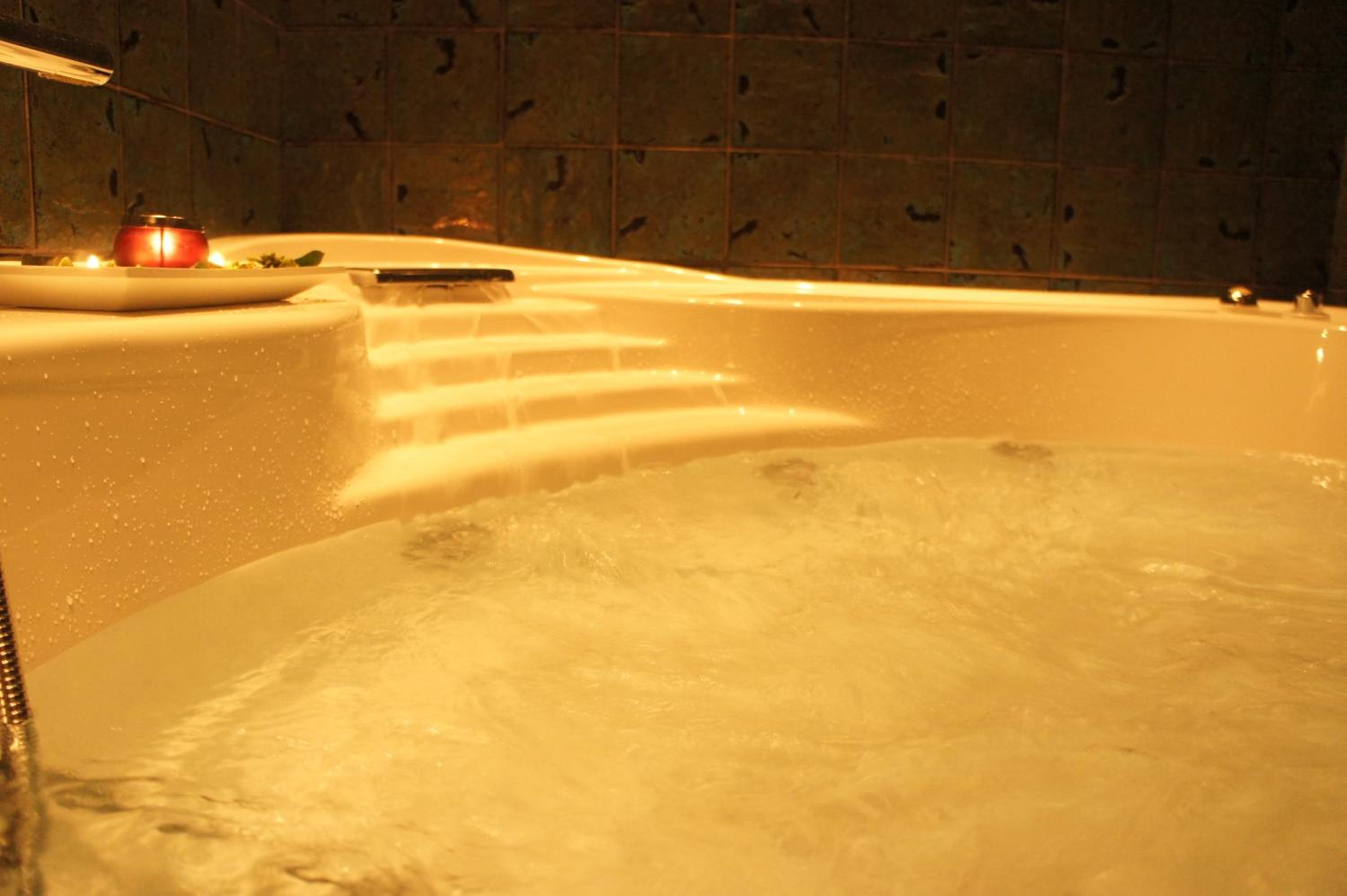 Suite with Spa Bath - Photo 27