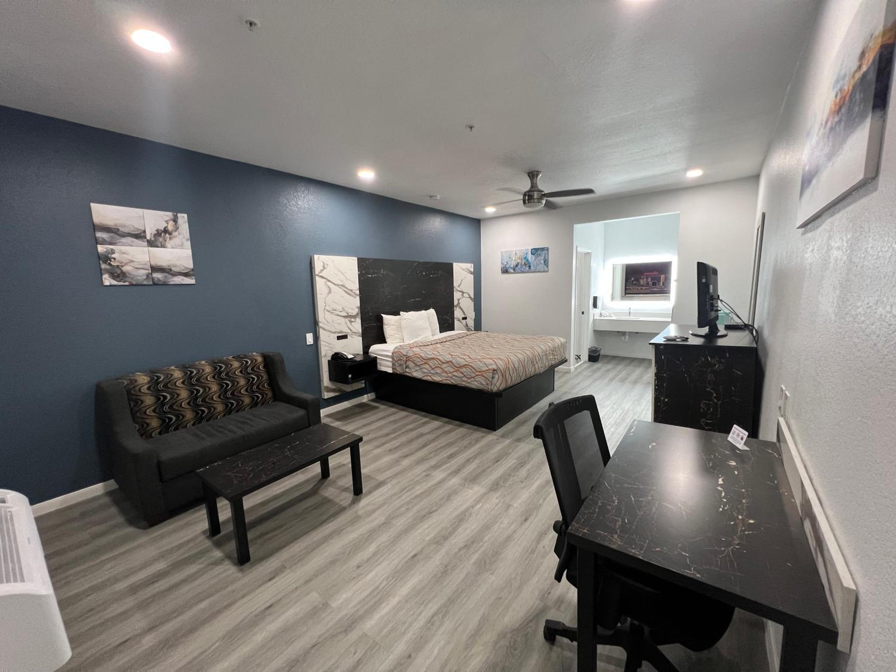 King Room - Non-Smoking - Photo 27