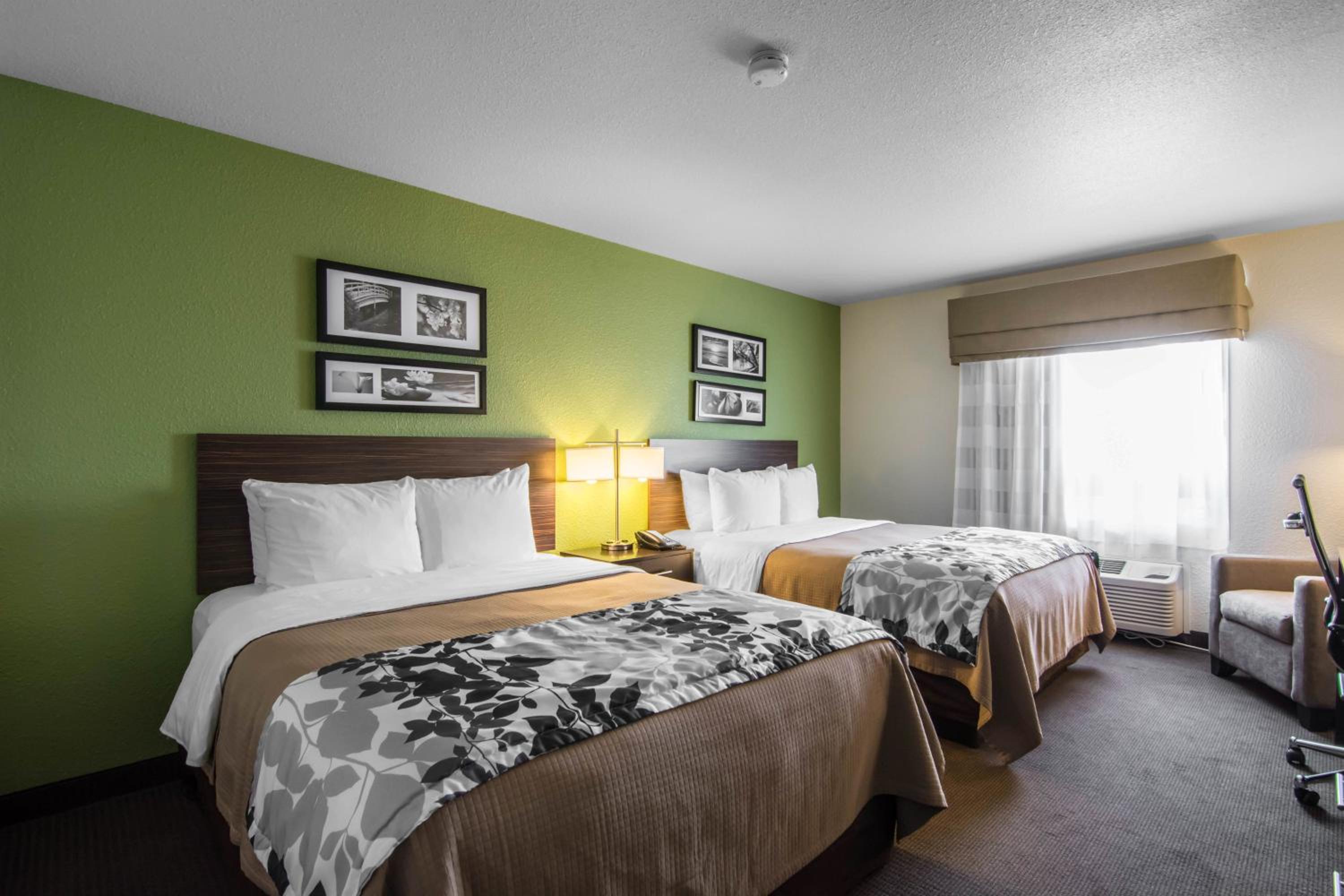 Queen Room with Two Queen Beds - Non-Smoking photo 1
