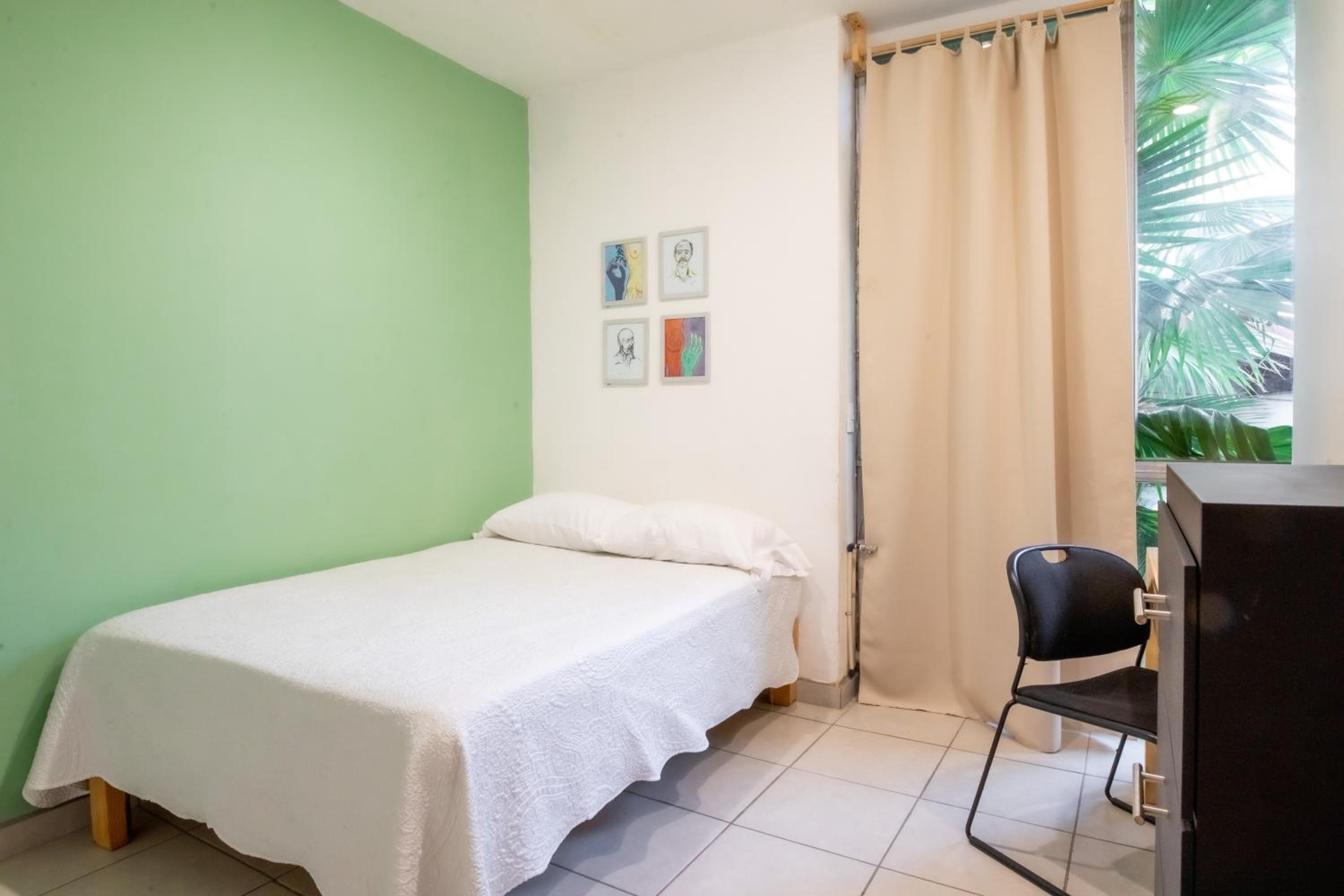 Double Room - Photo 8