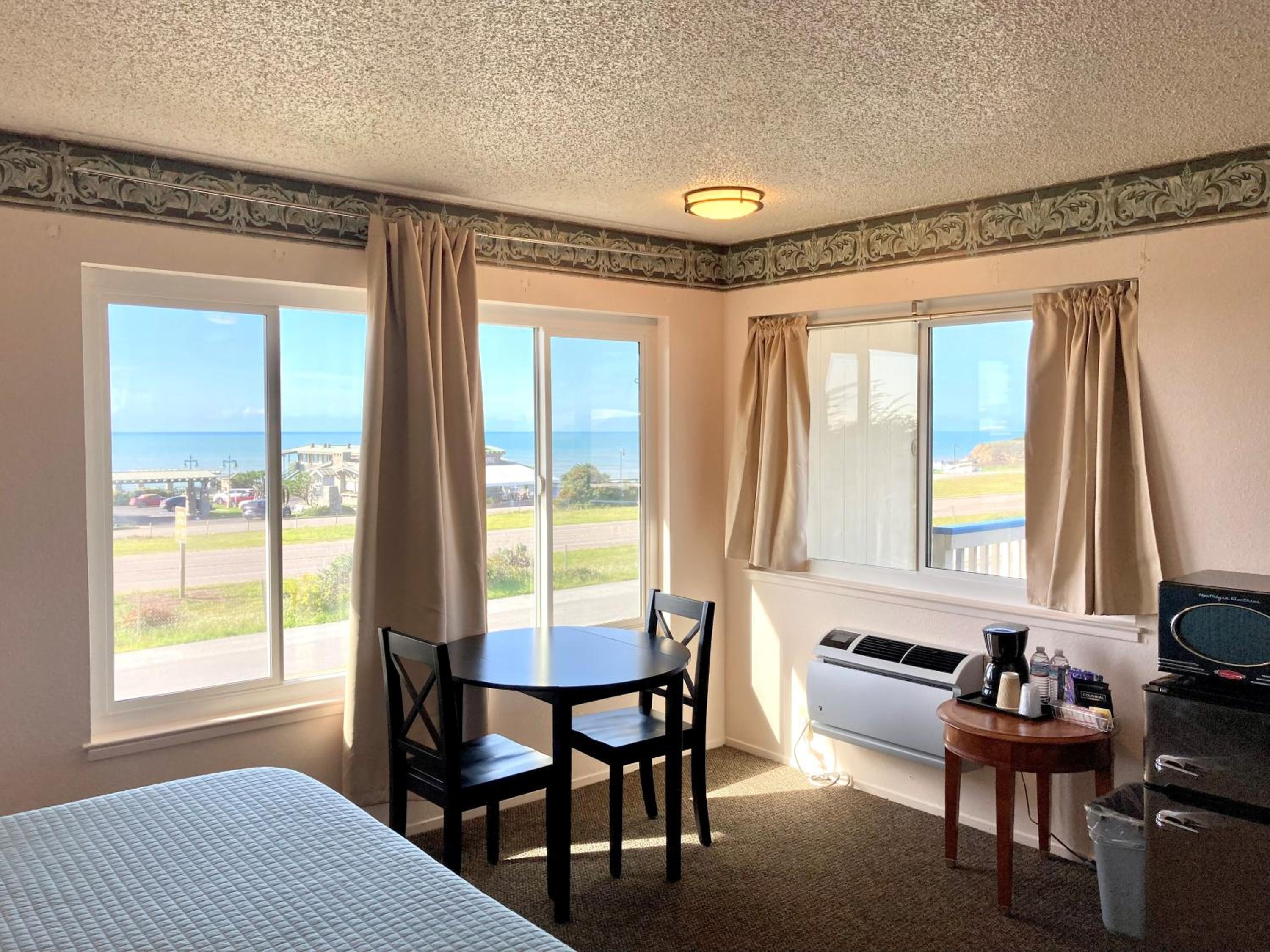 King Room with Sea View - Photo 2