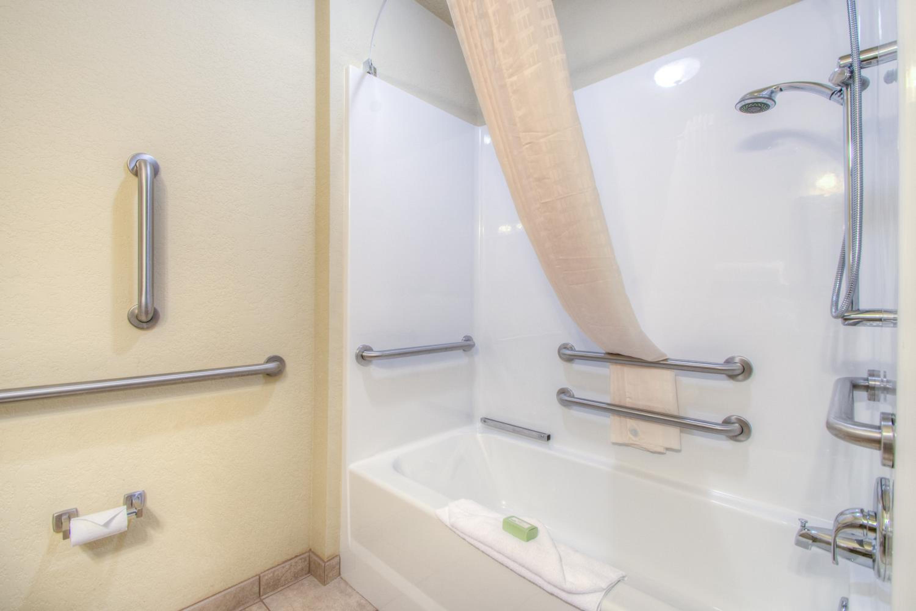 Cobblestone Inn & Suites - Harper, Photo 7